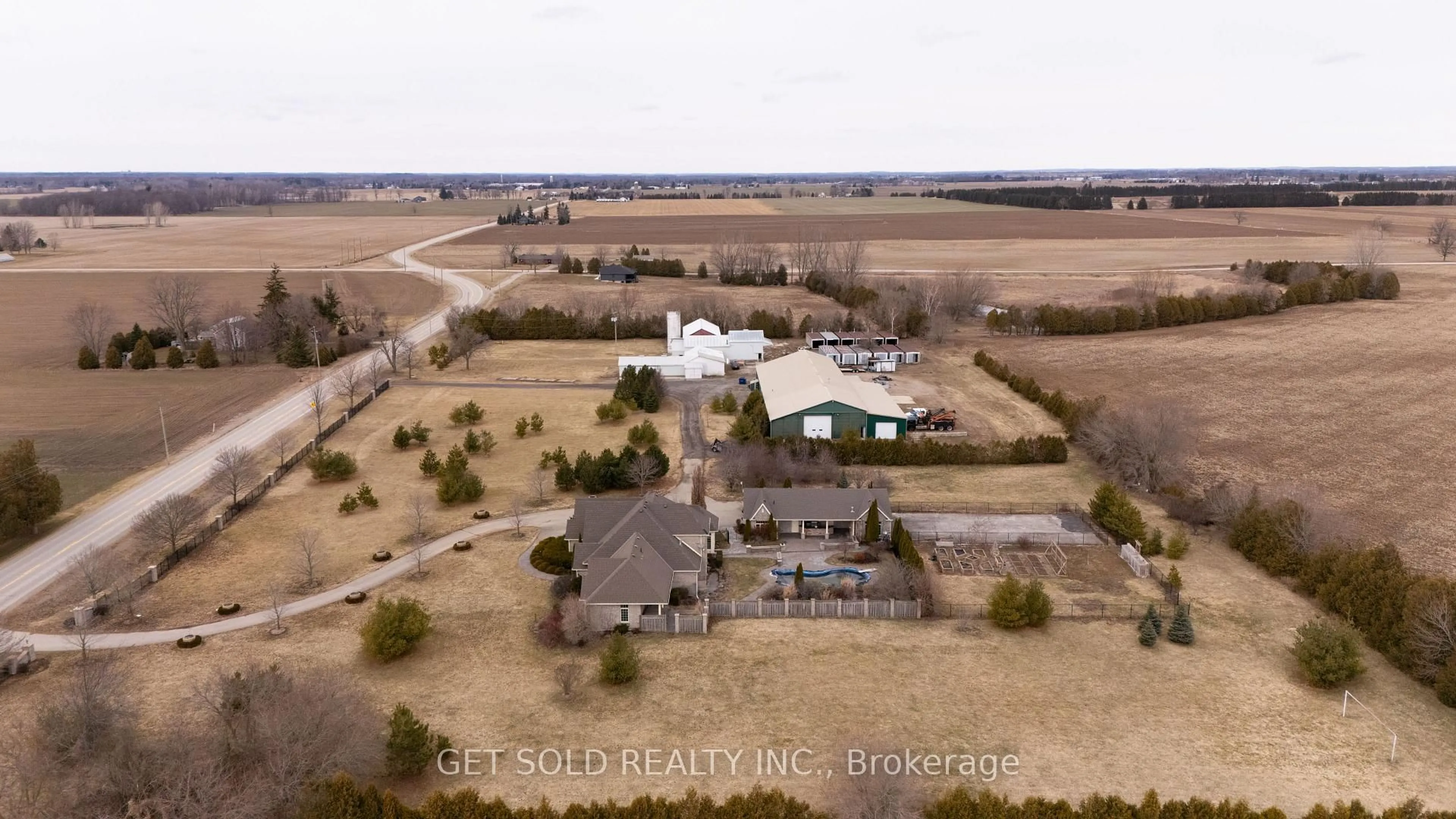 A pic from outside/outdoor area/front of a property/back of a property/a pic from drone, unknown for 214 Maple Ave, Brant Ontario N0E 1A0