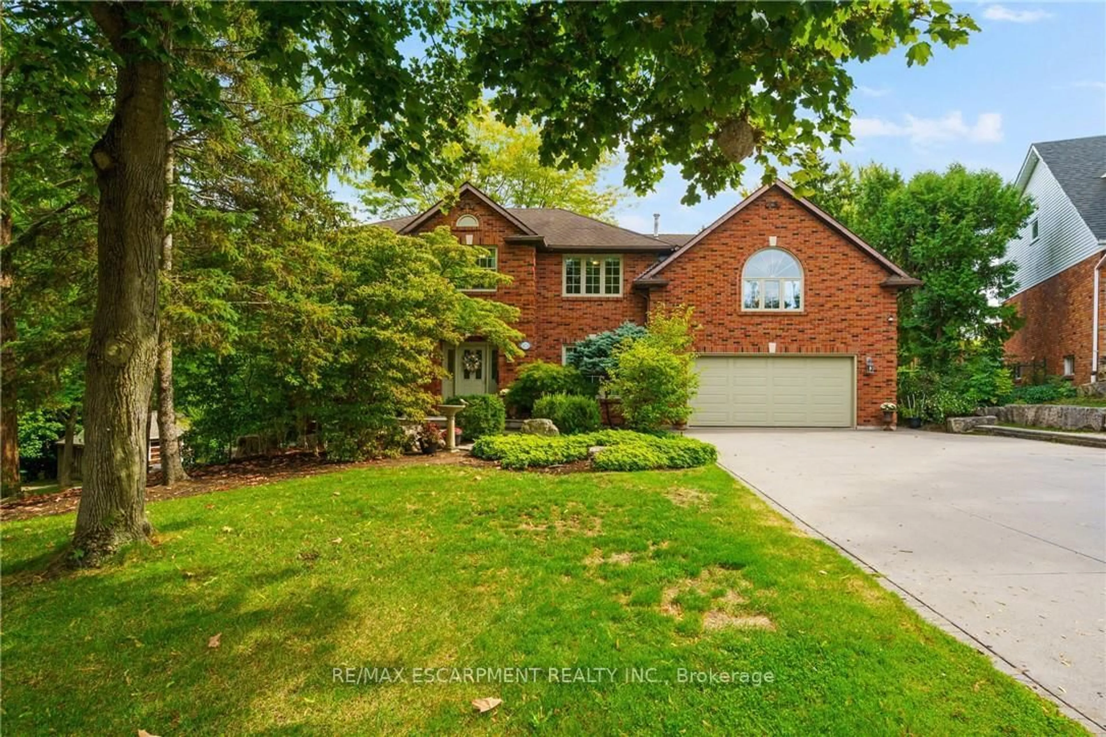 Home with brick exterior material, street for 373 Brookview Crt, Hamilton Ontario L9G 4E6