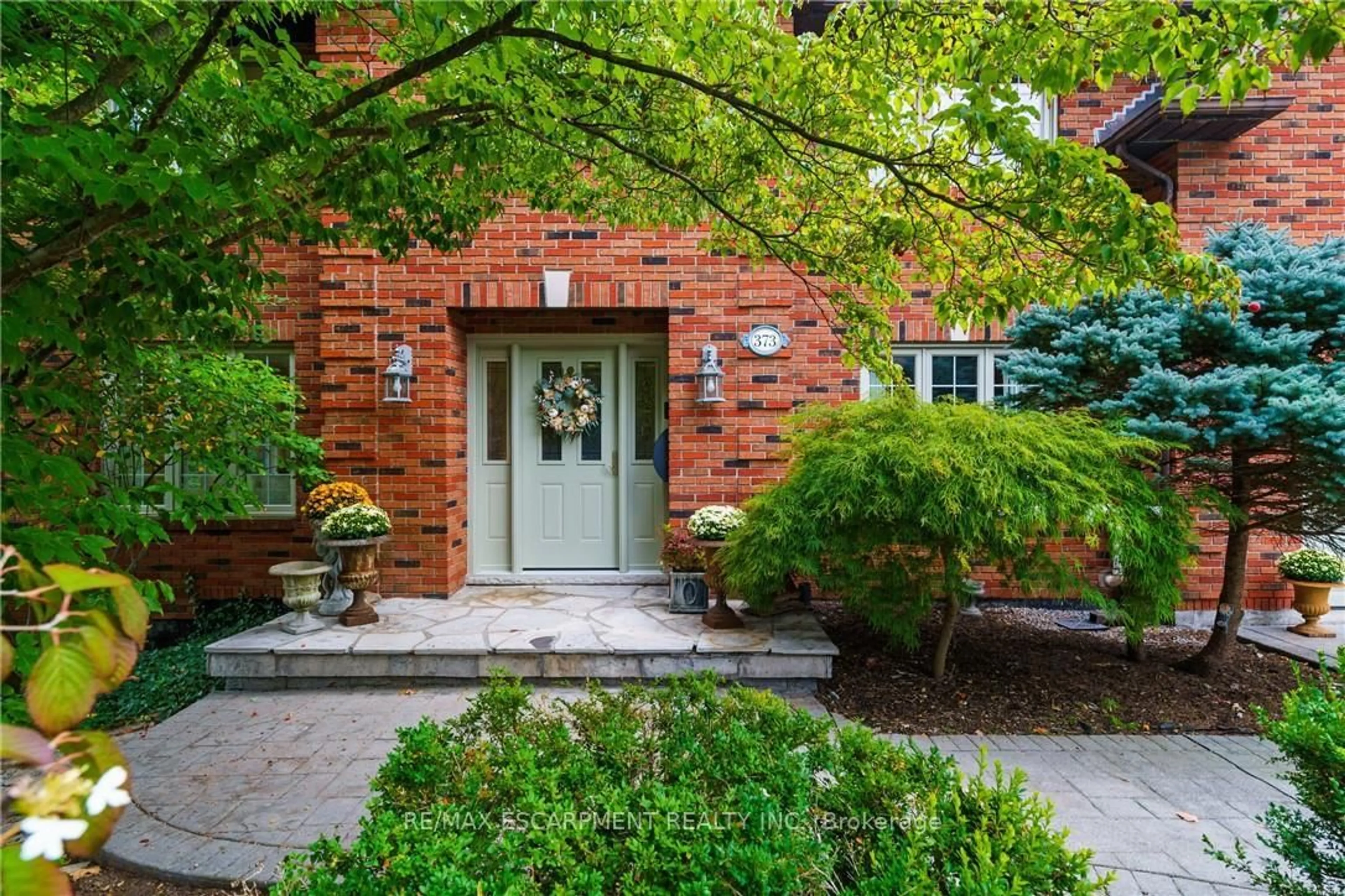 Home with brick exterior material, street for 373 Brookview Crt, Hamilton Ontario L9G 4E6