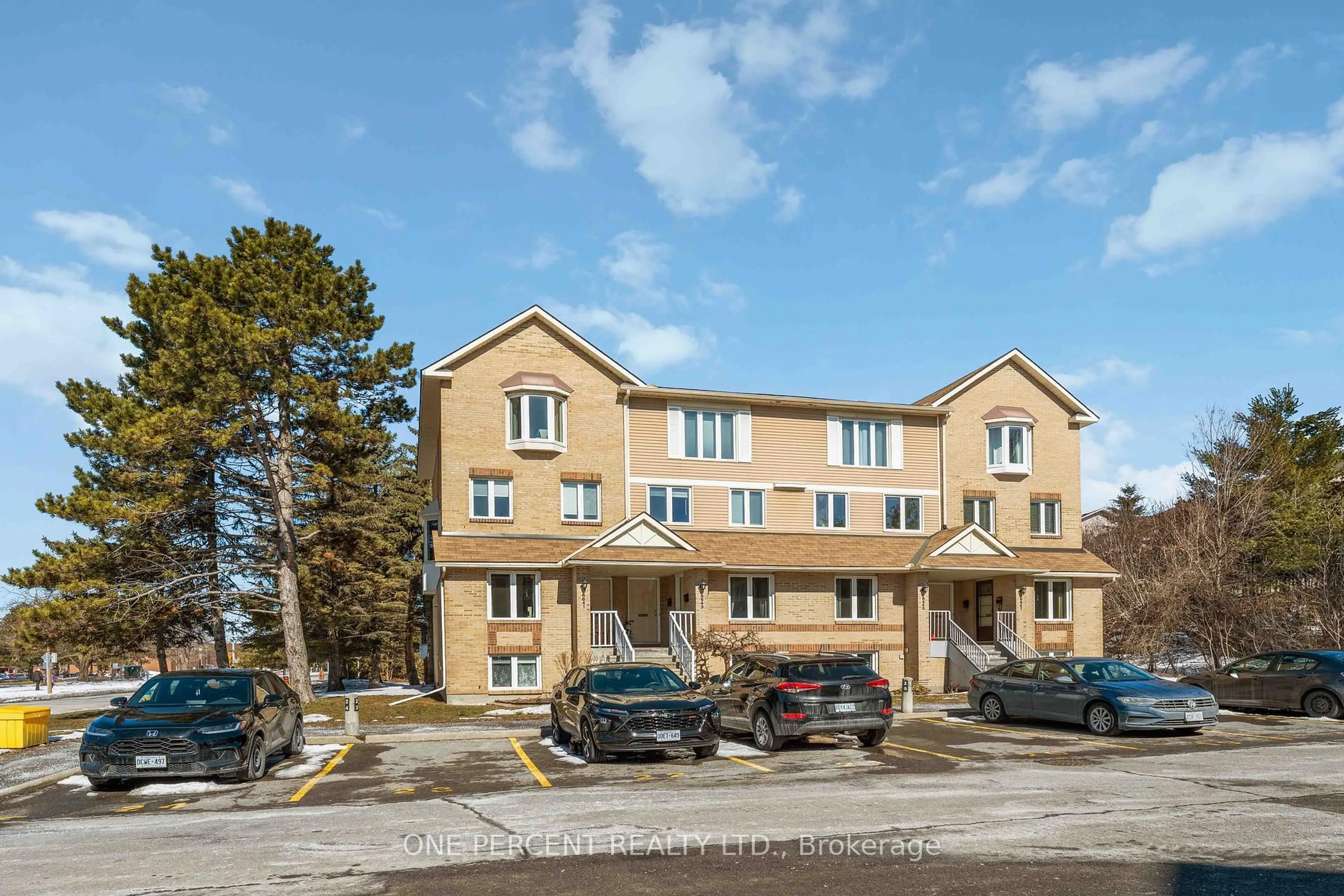 A pic from outside/outdoor area/front of a property/back of a property/a pic from drone, street for 6643 Bilberry Dr #A, Ottawa Ontario K1C 4N5