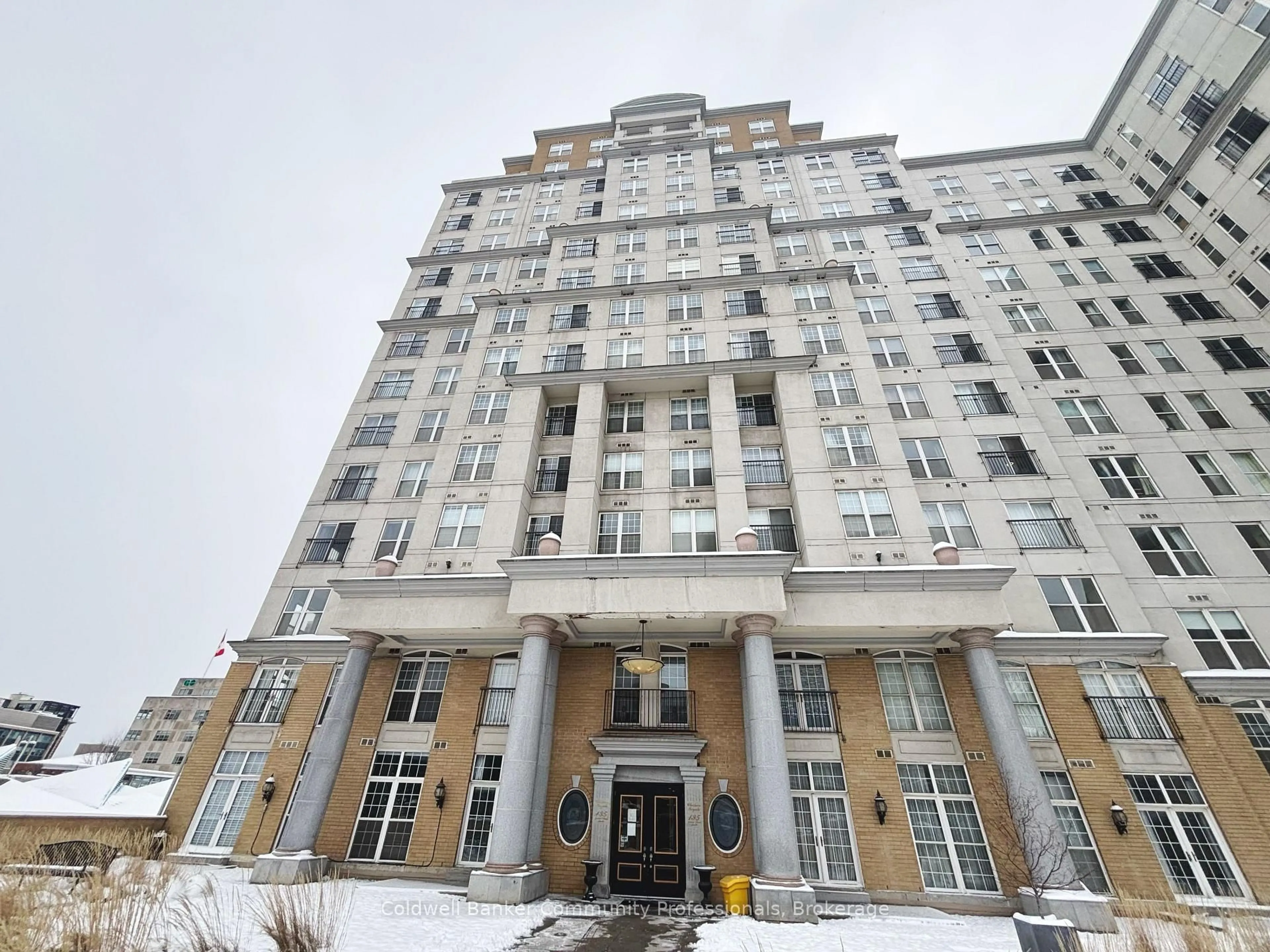 Indoor foyer for 135 James St #304, Hamilton Ontario L8P 2Z6