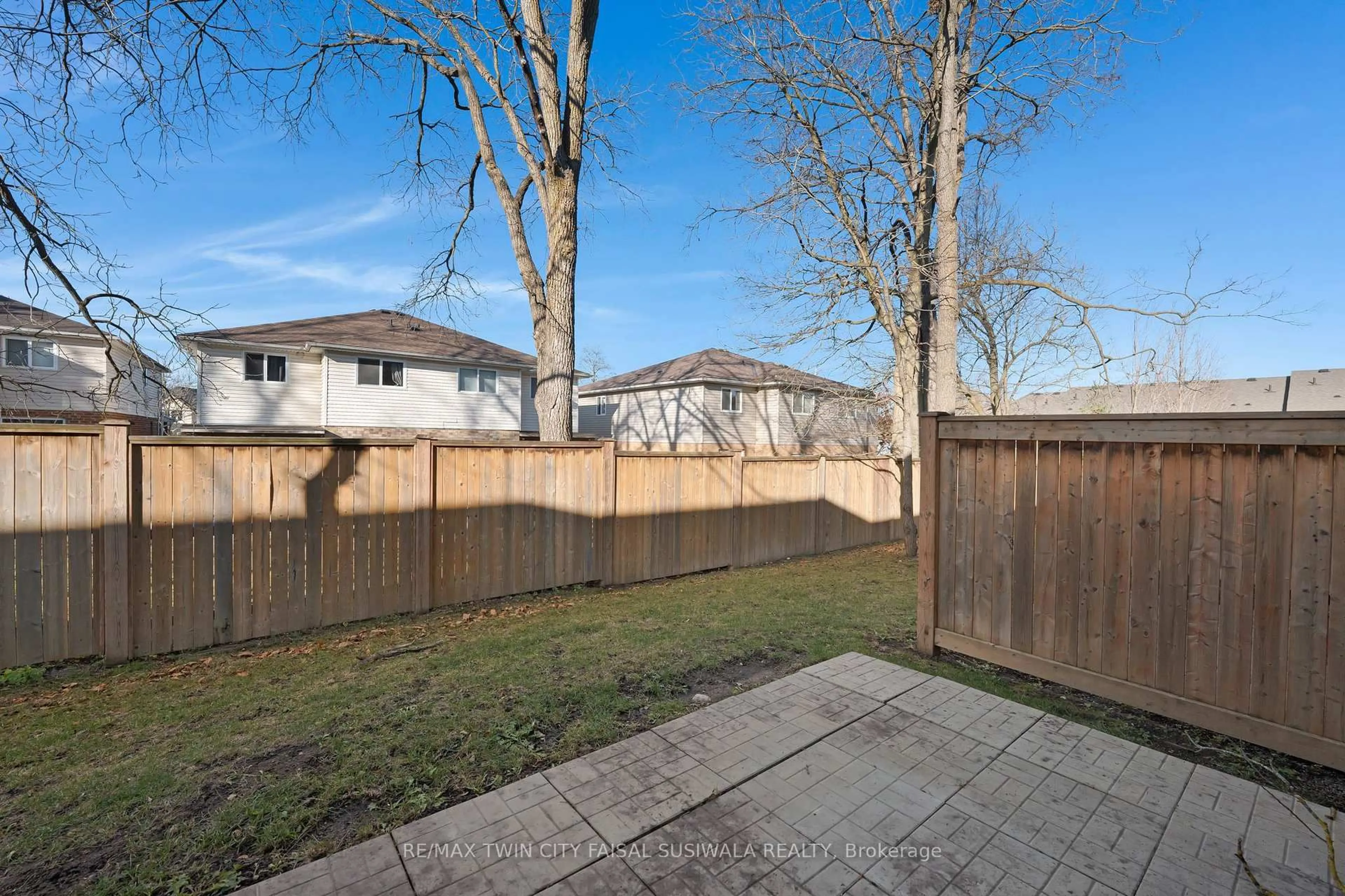 Patio, street for 50 Pinnacle Dr #56, Kitchener Ontario N2P 0H8