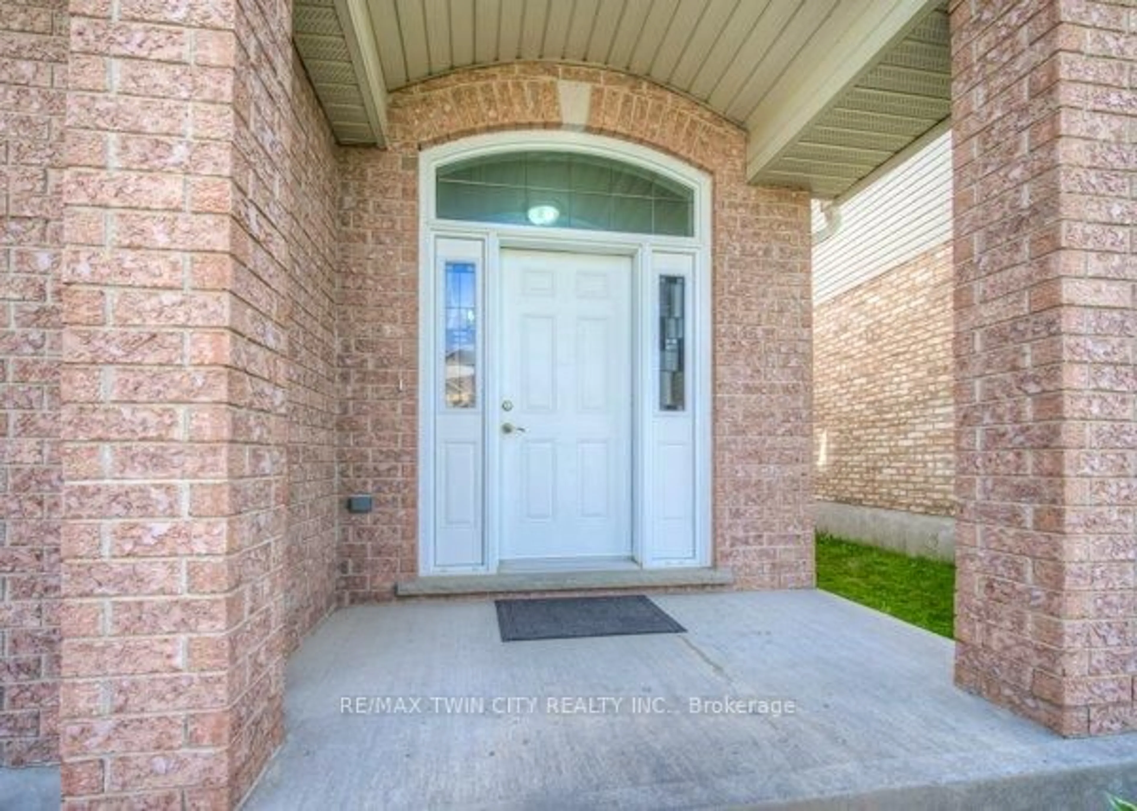 Indoor entryway for 504 Wood Nettle Way, Waterloo Ontario N2V 2Y1