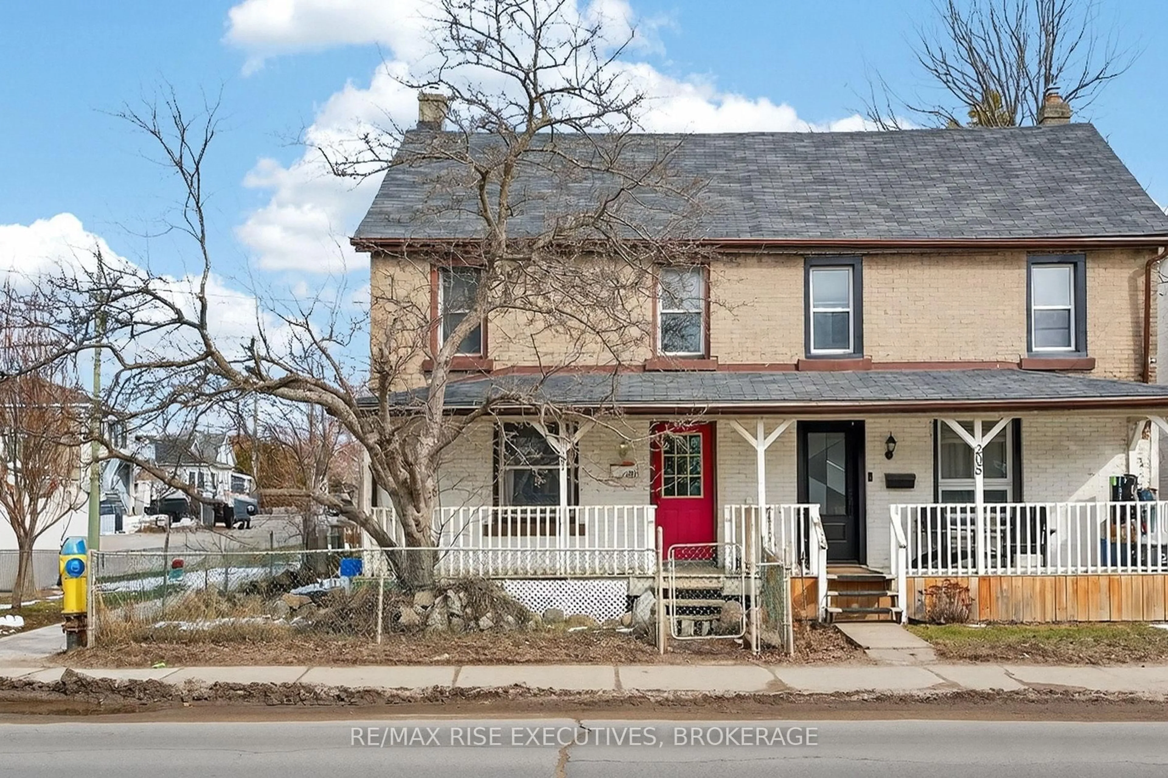 Home with vinyl exterior material, street for 207 Concession St, Kingston Ontario K7K 2B4