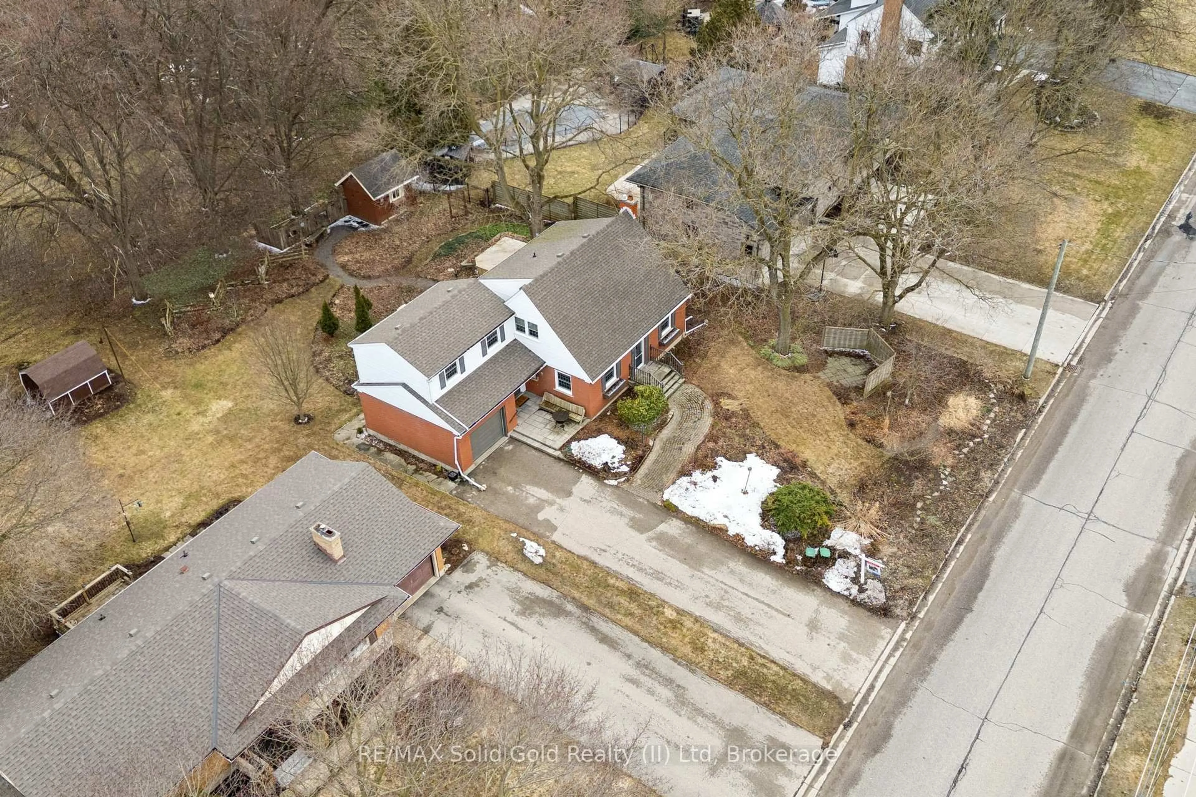 A pic from outside/outdoor area/front of a property/back of a property/a pic from drone, street for 21 Meadowlark Rd, Woolwich Ontario N3B 1T7