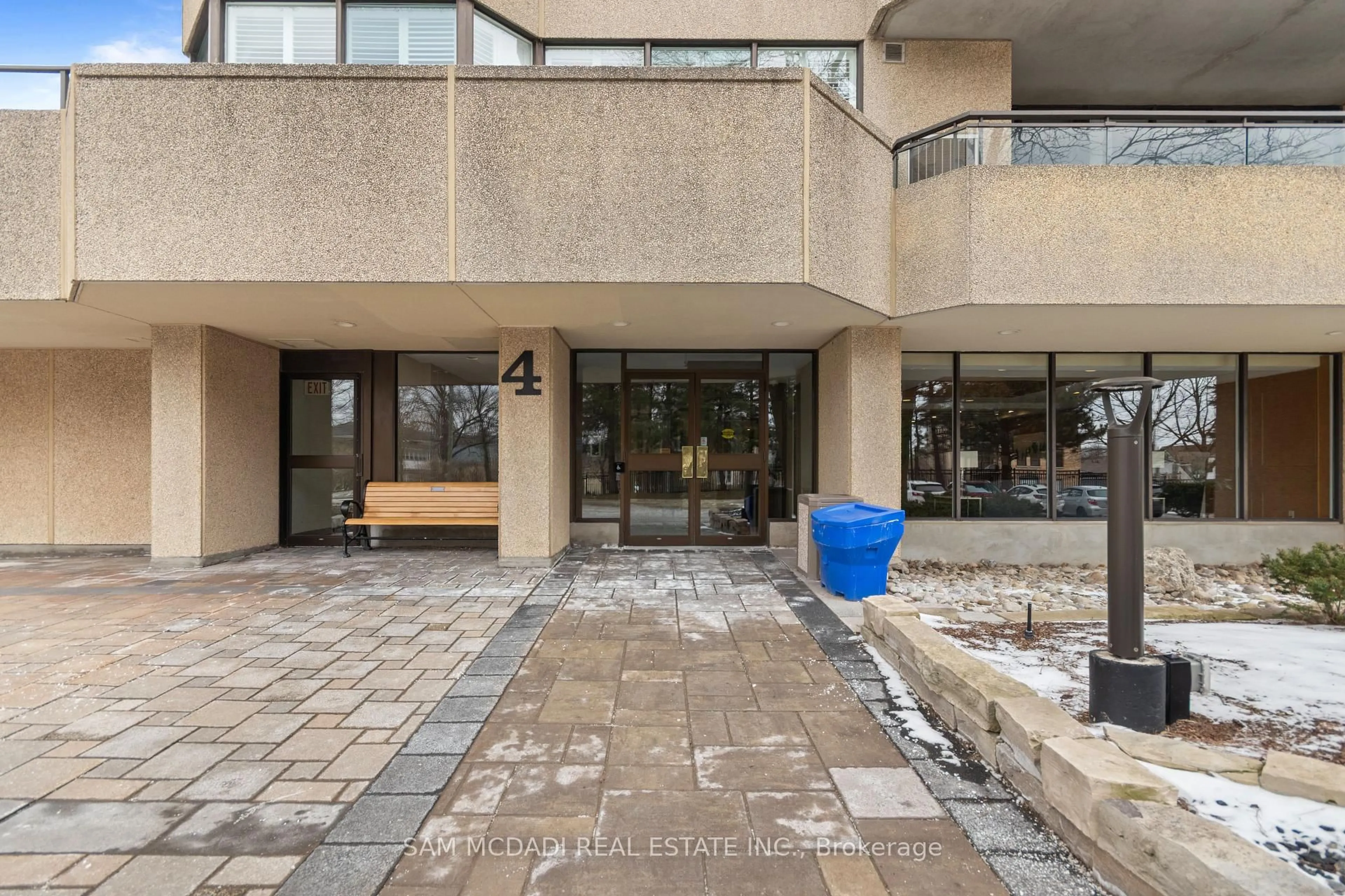 Indoor foyer for 4 Willow St #807, Waterloo Ontario N2J 1V5