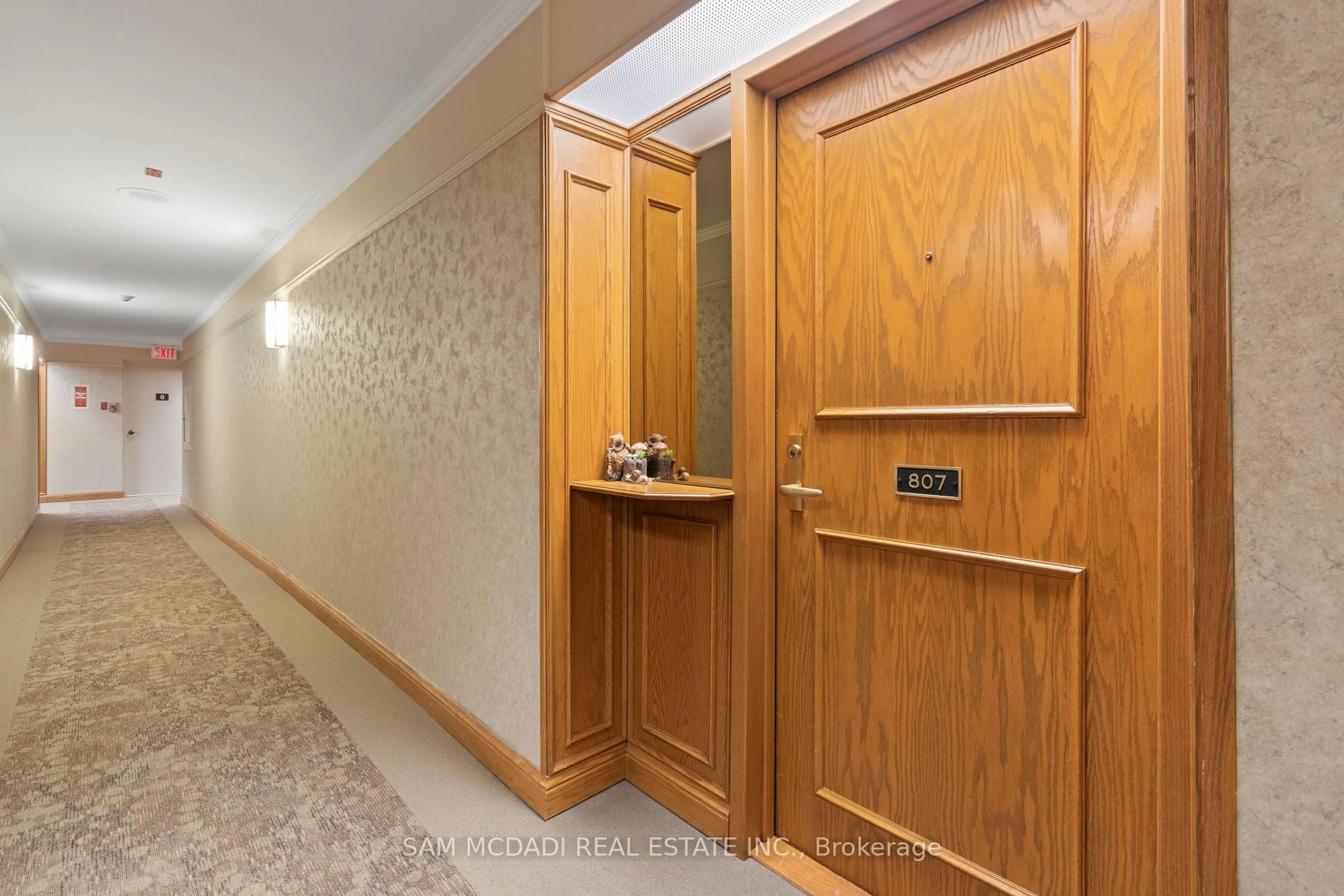 Indoor foyer for 4 Willow St #807, Waterloo Ontario N2J 1V5
