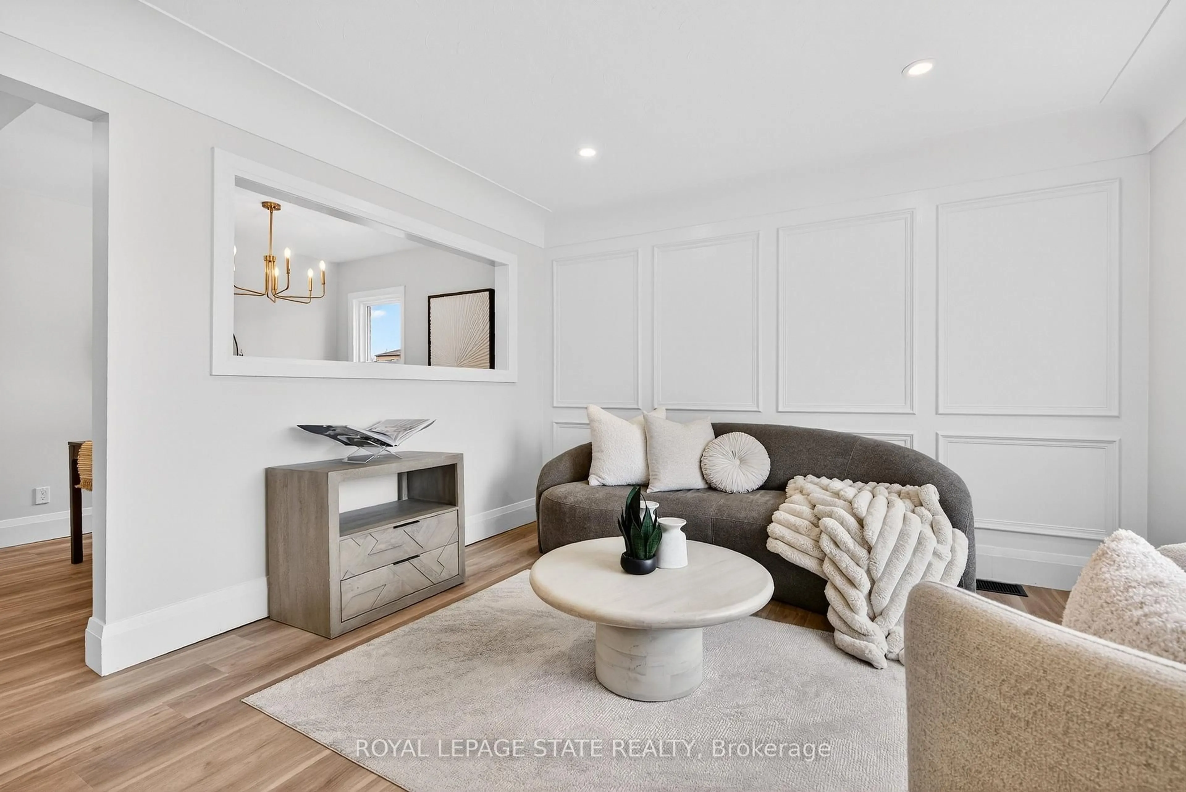 Living room with furniture, unknown for 330 East 15th St, Hamilton Ontario L9A 4G5