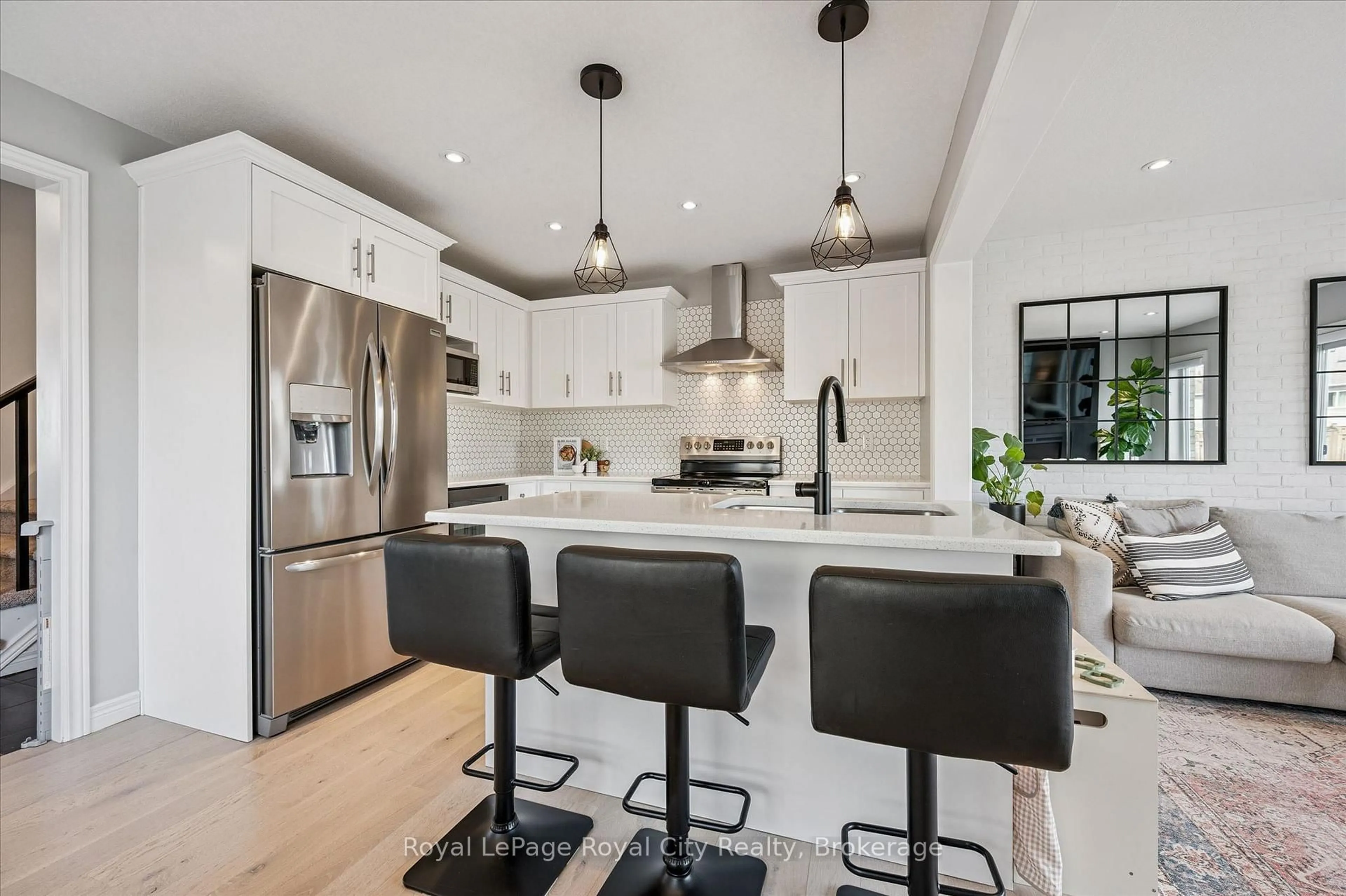 Contemporary kitchen, unknown for 82 John Brabson Cres, Guelph Ontario N1G 0G7