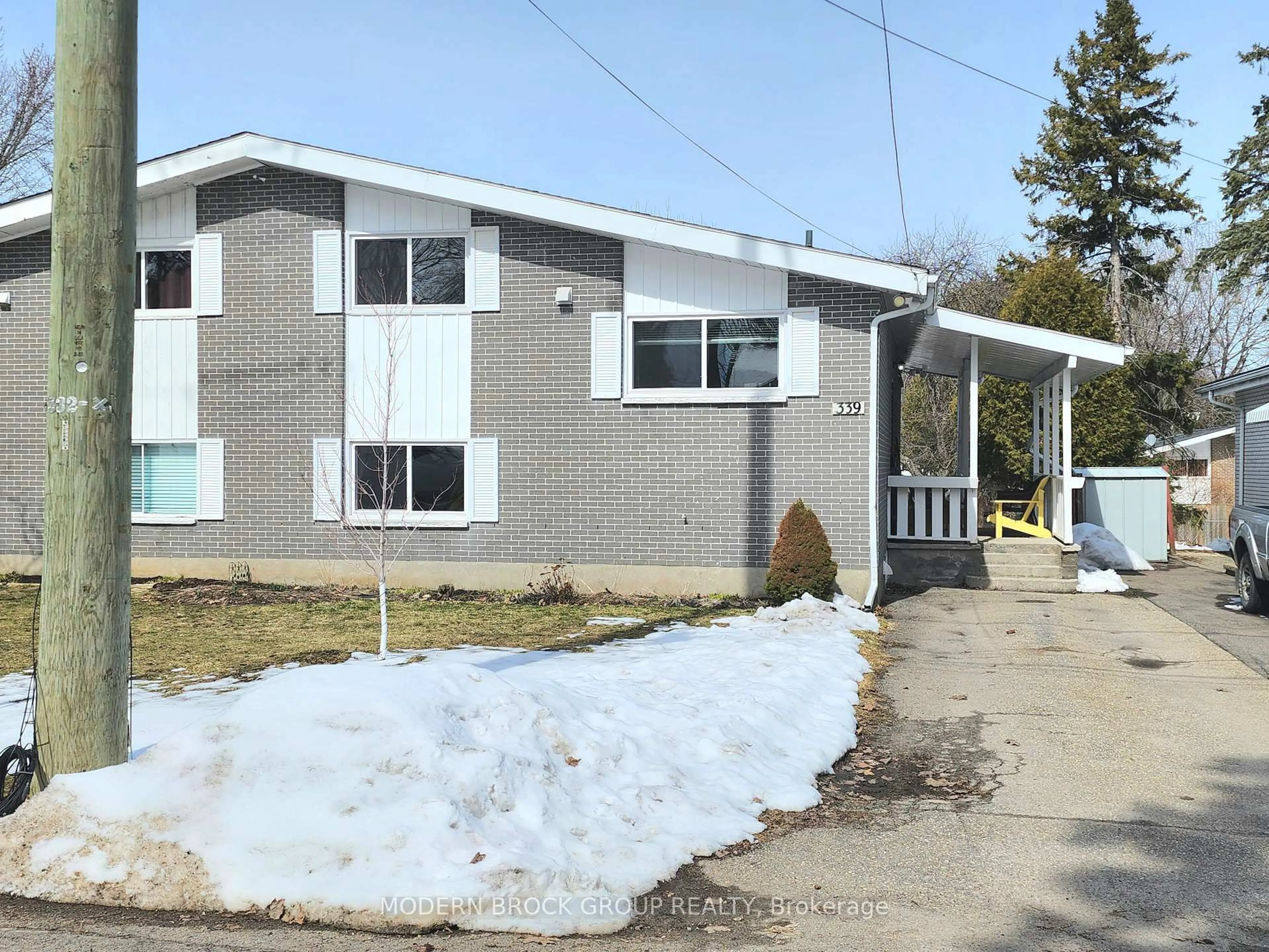 Home with vinyl exterior material, street for 339 Abbott St, Brockville Ontario K6V 4B2