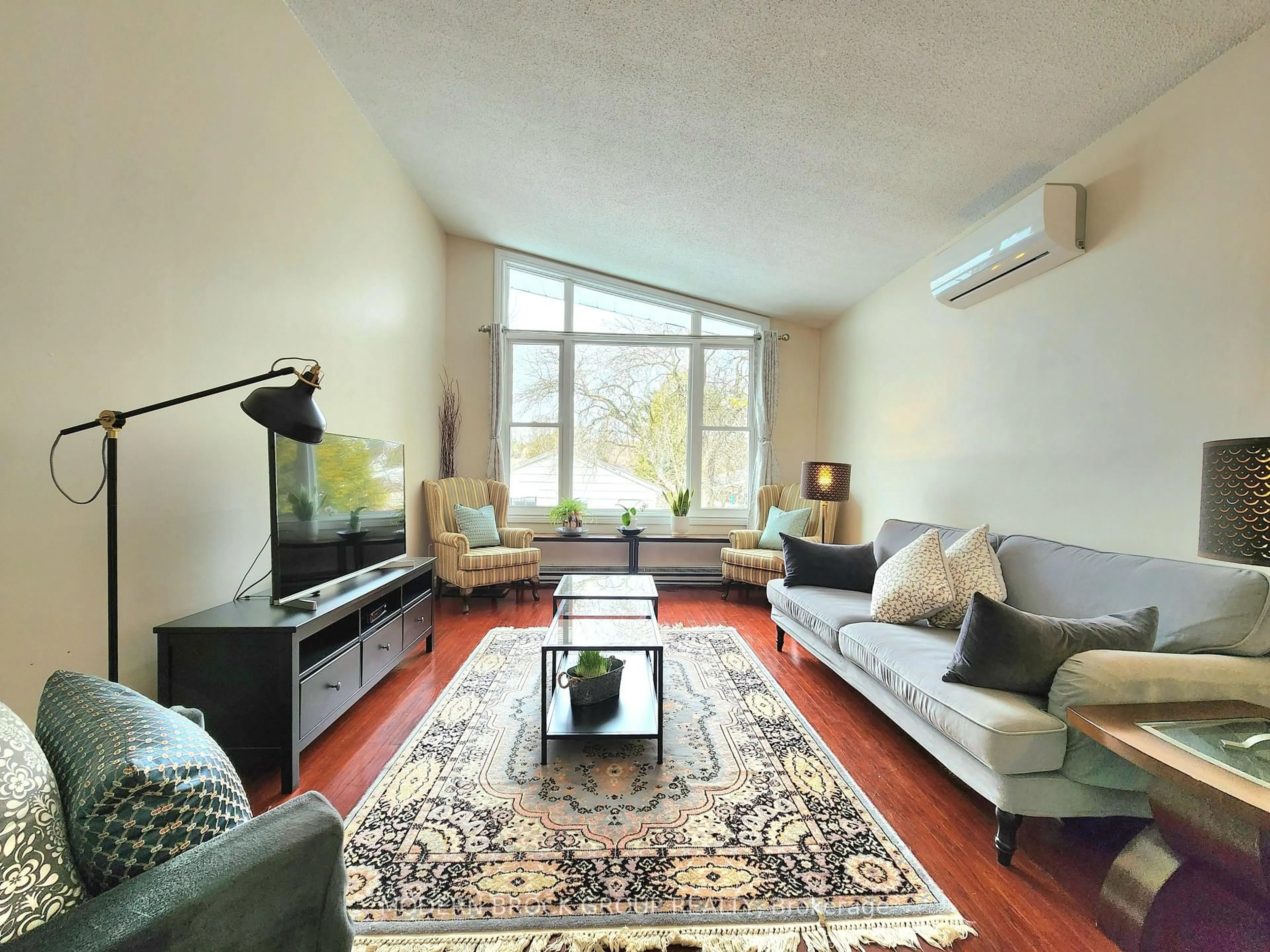 Living room with furniture, unknown for 339 Abbott St, Brockville Ontario K6V 4B2