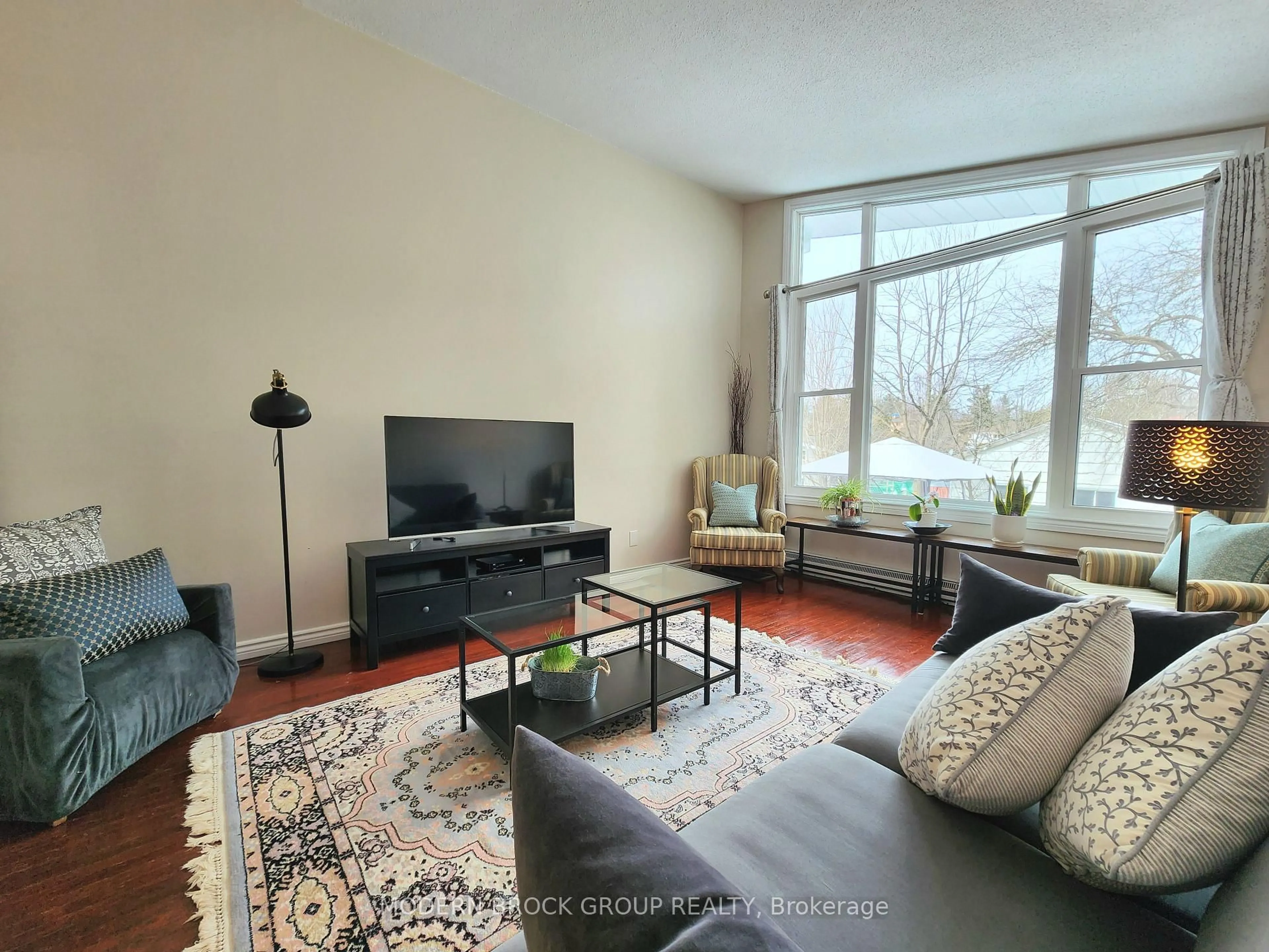 Living room with furniture, unknown for 339 Abbott St, Brockville Ontario K6V 4B2