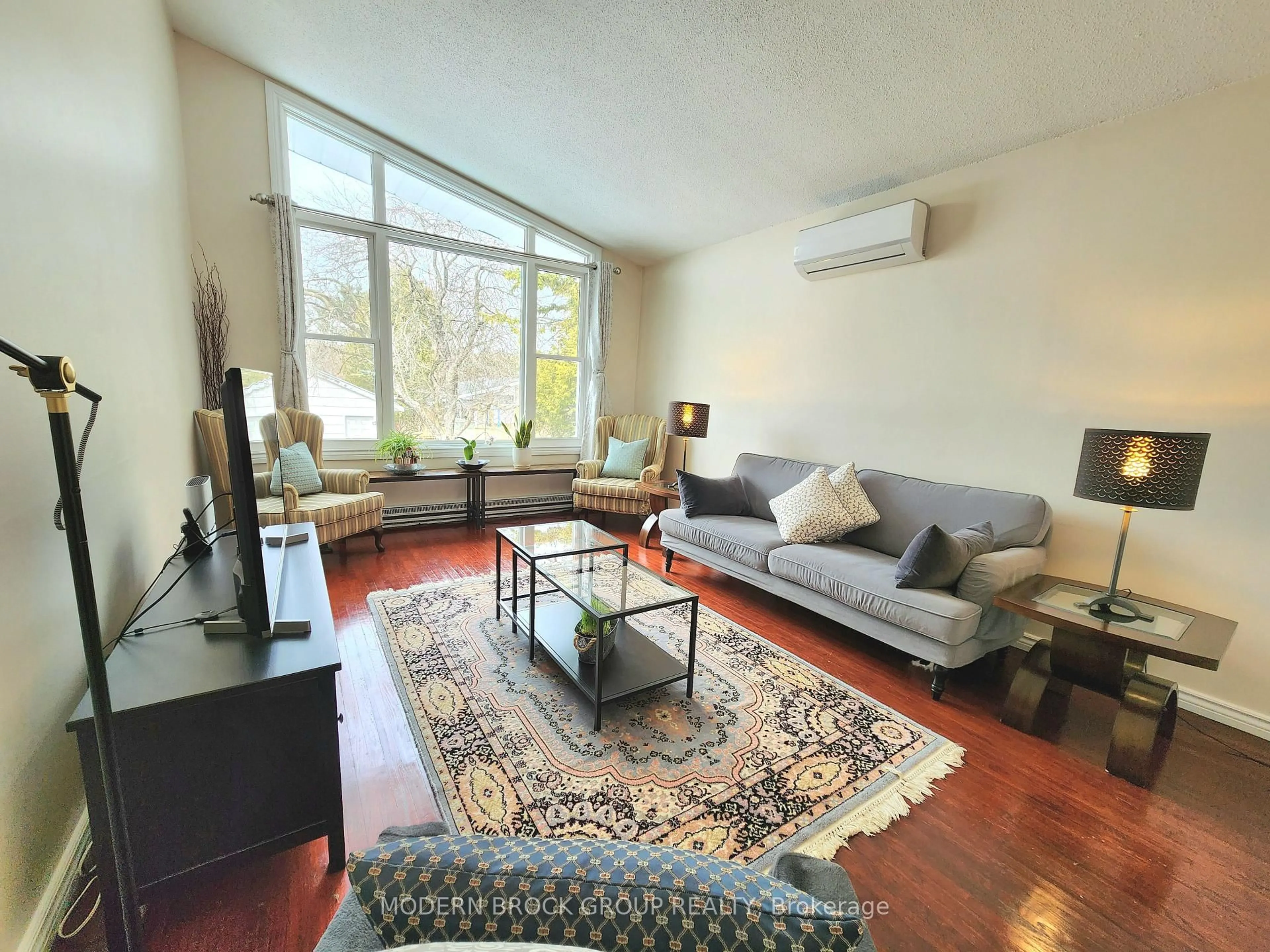 Living room with furniture, unknown for 339 Abbott St, Brockville Ontario K6V 4B2