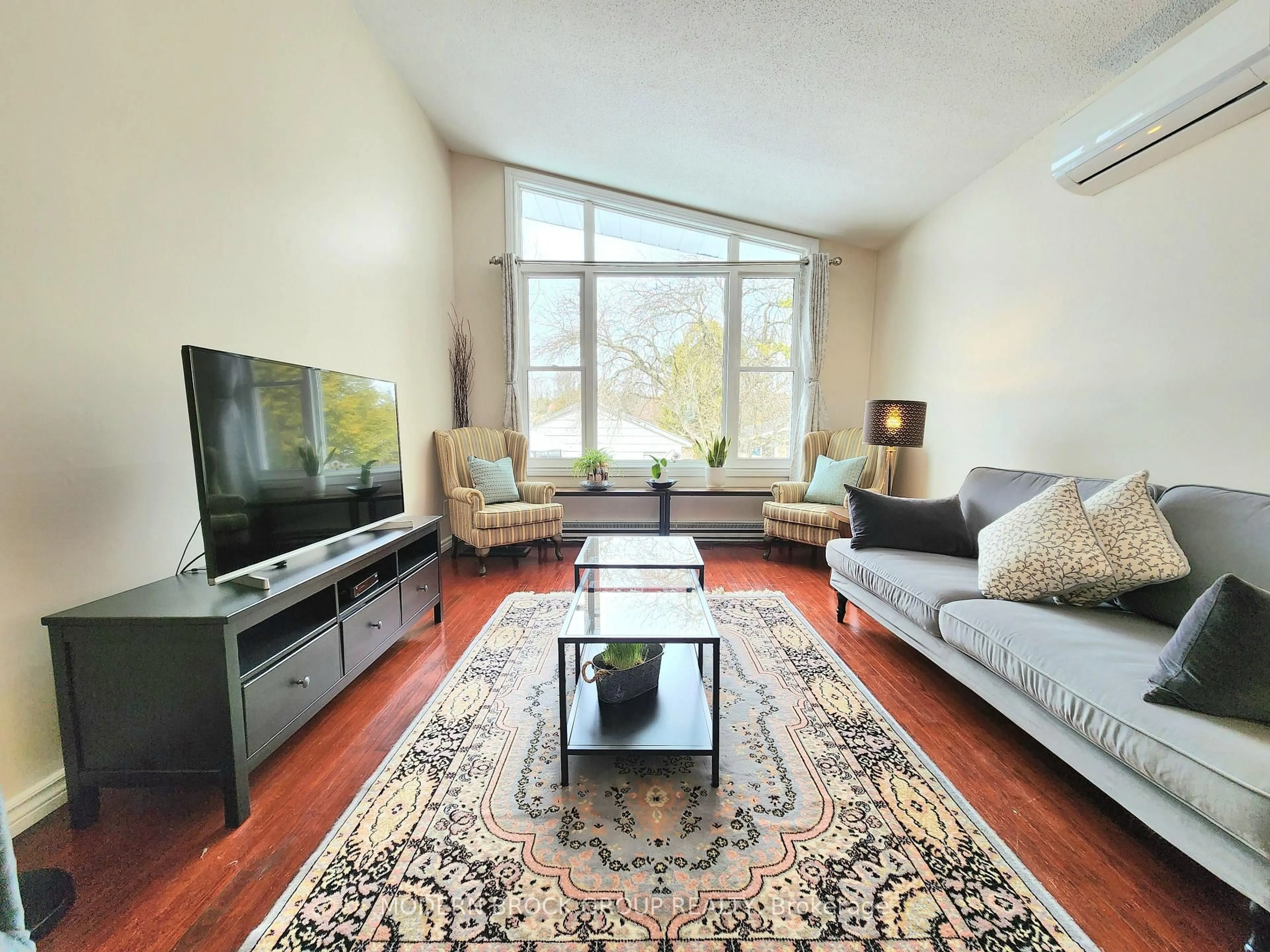 Living room with furniture, unknown for 339 Abbott St, Brockville Ontario K6V 4B2