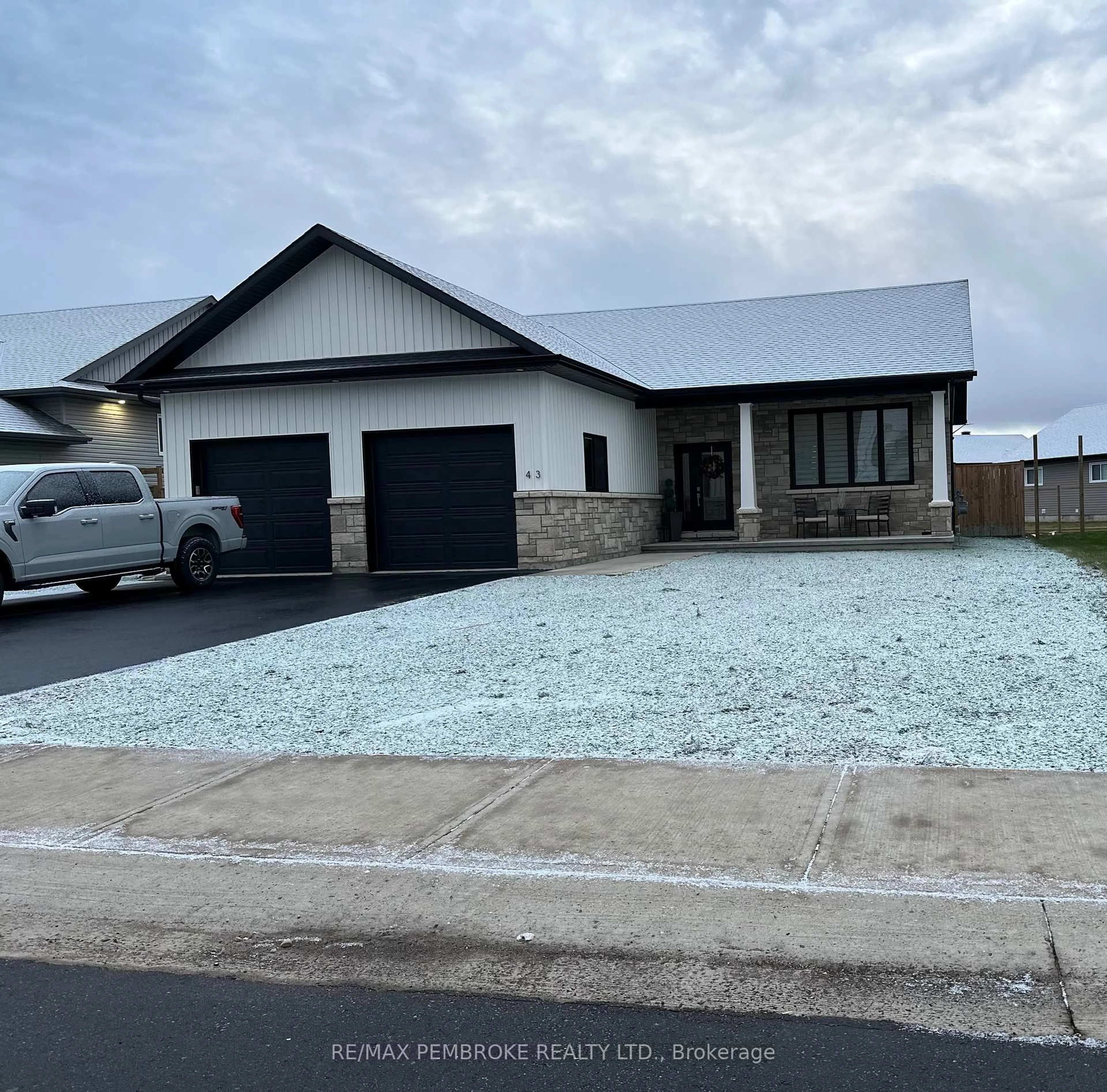 Home with vinyl exterior material, street for 43 Liam St, Petawawa Ontario K8H 0G7