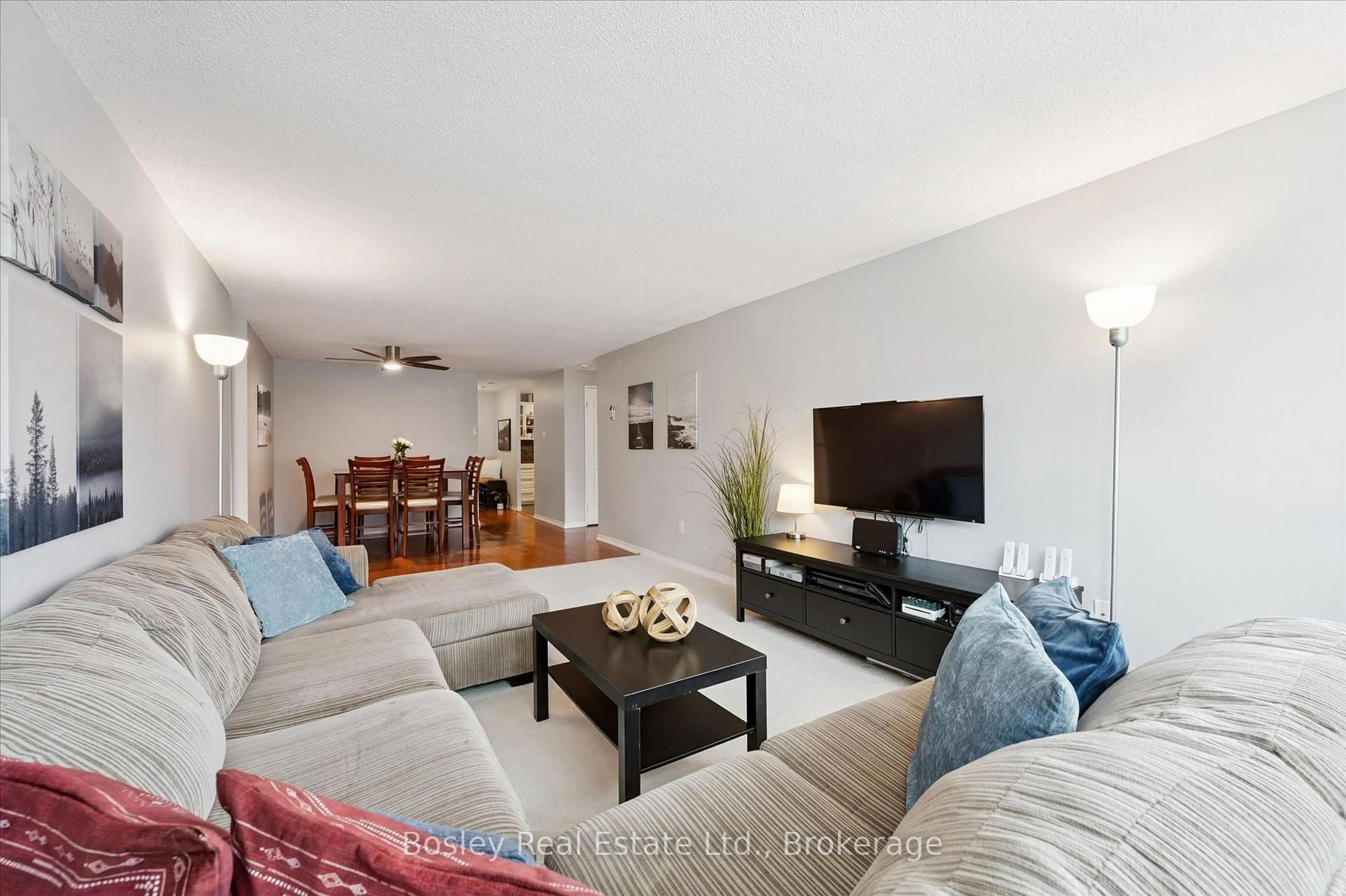 Living room with furniture, unknown for 55 Green Valley Dr #815, Kitchener Ontario N2P 1Z6