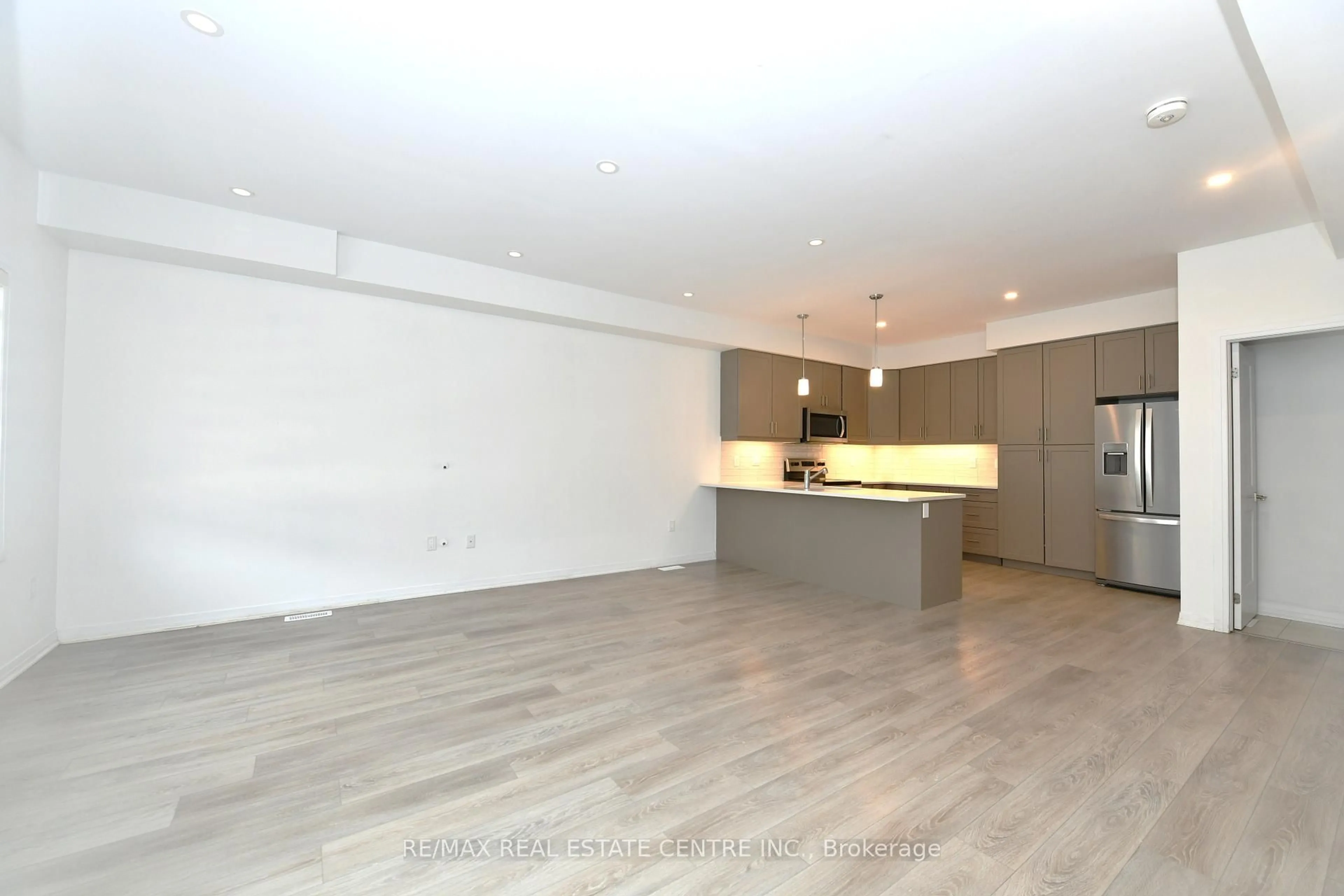 Open concept kitchen, unknown for 51 Sparrow Ave #70, Cambridge Ontario N1T 0E5