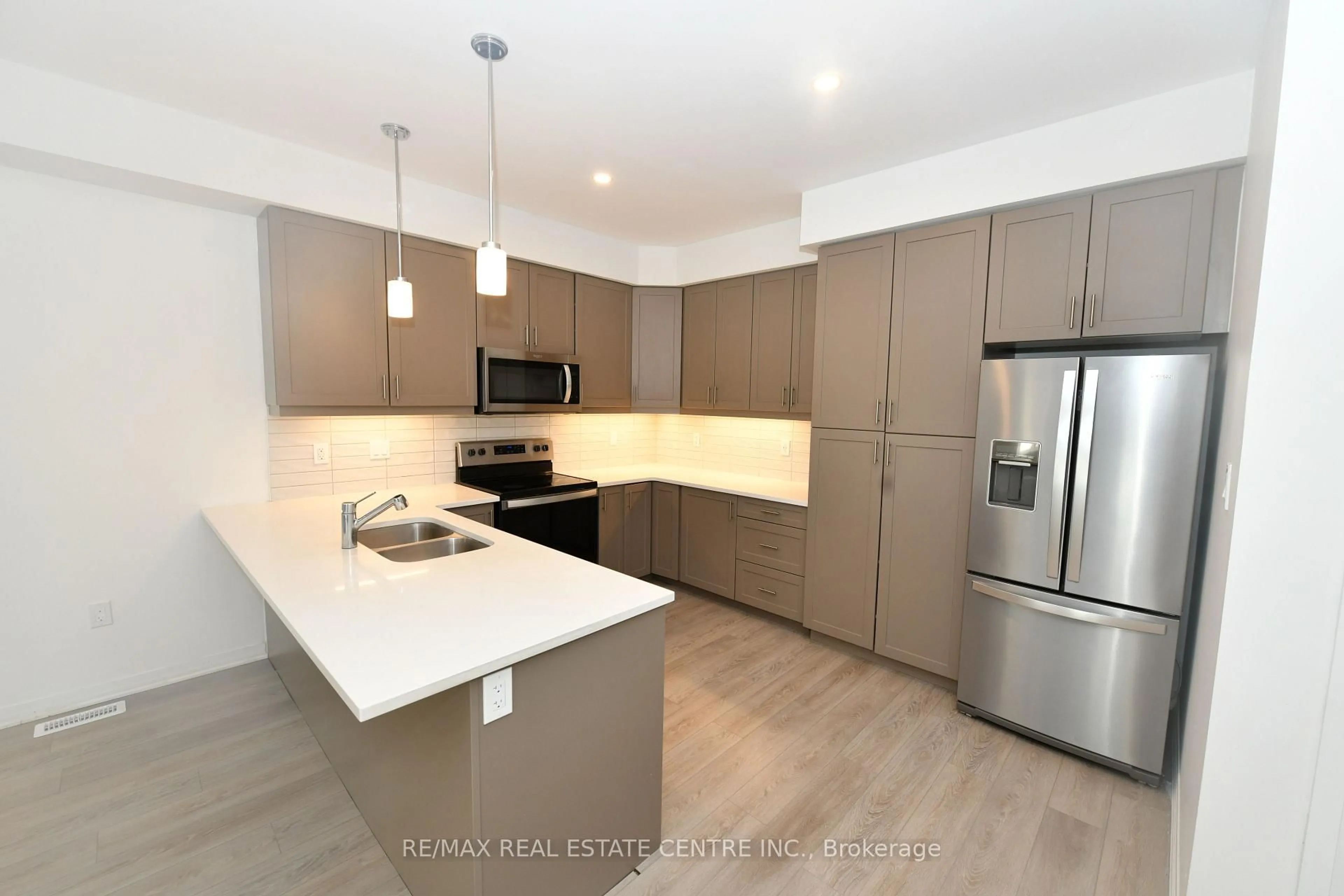 Open concept kitchen, unknown for 51 Sparrow Ave #70, Cambridge Ontario N1T 0E5