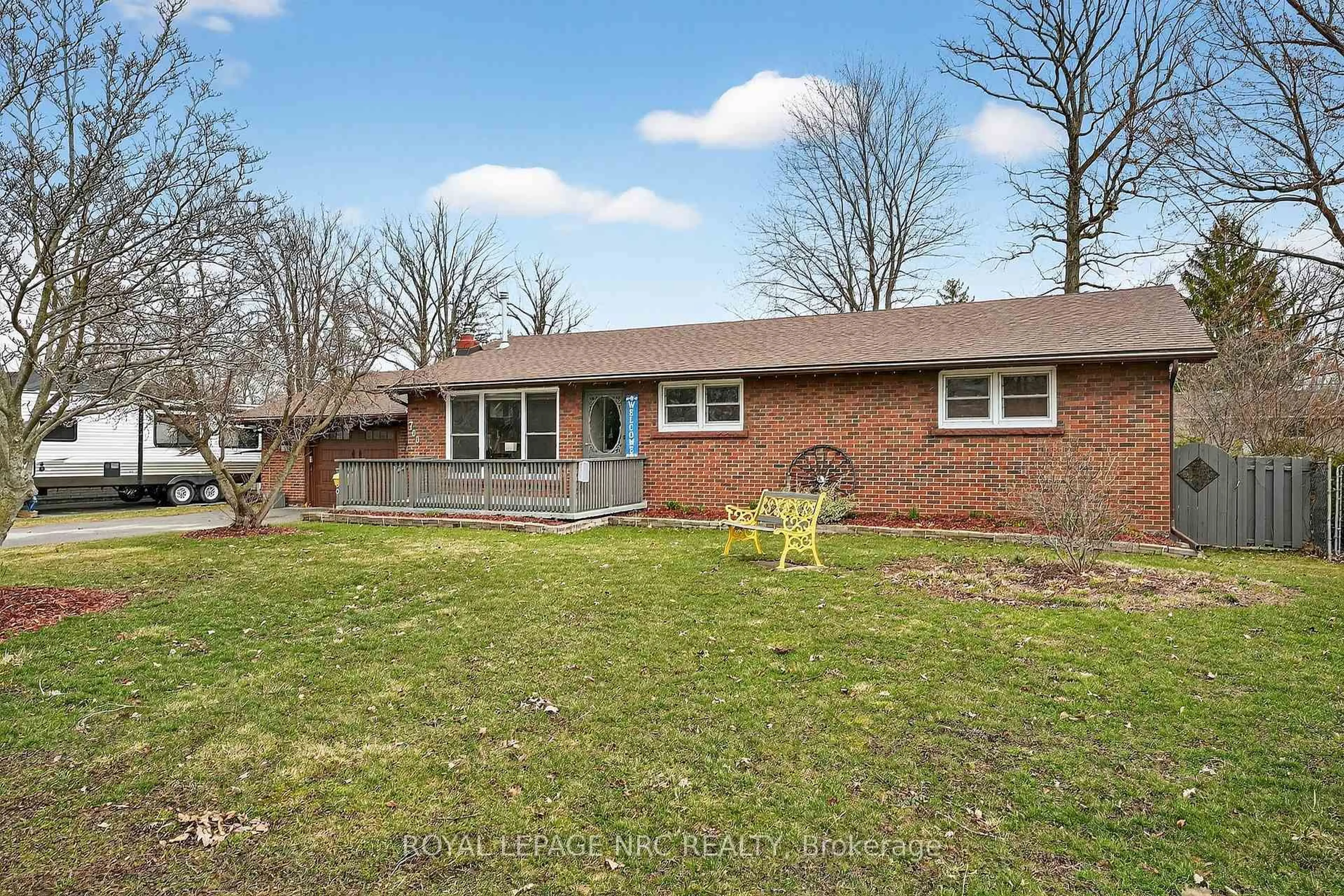 Home with brick exterior material, street for 700 Lakeside Rd, Fort Erie Ontario L2A 4Y5