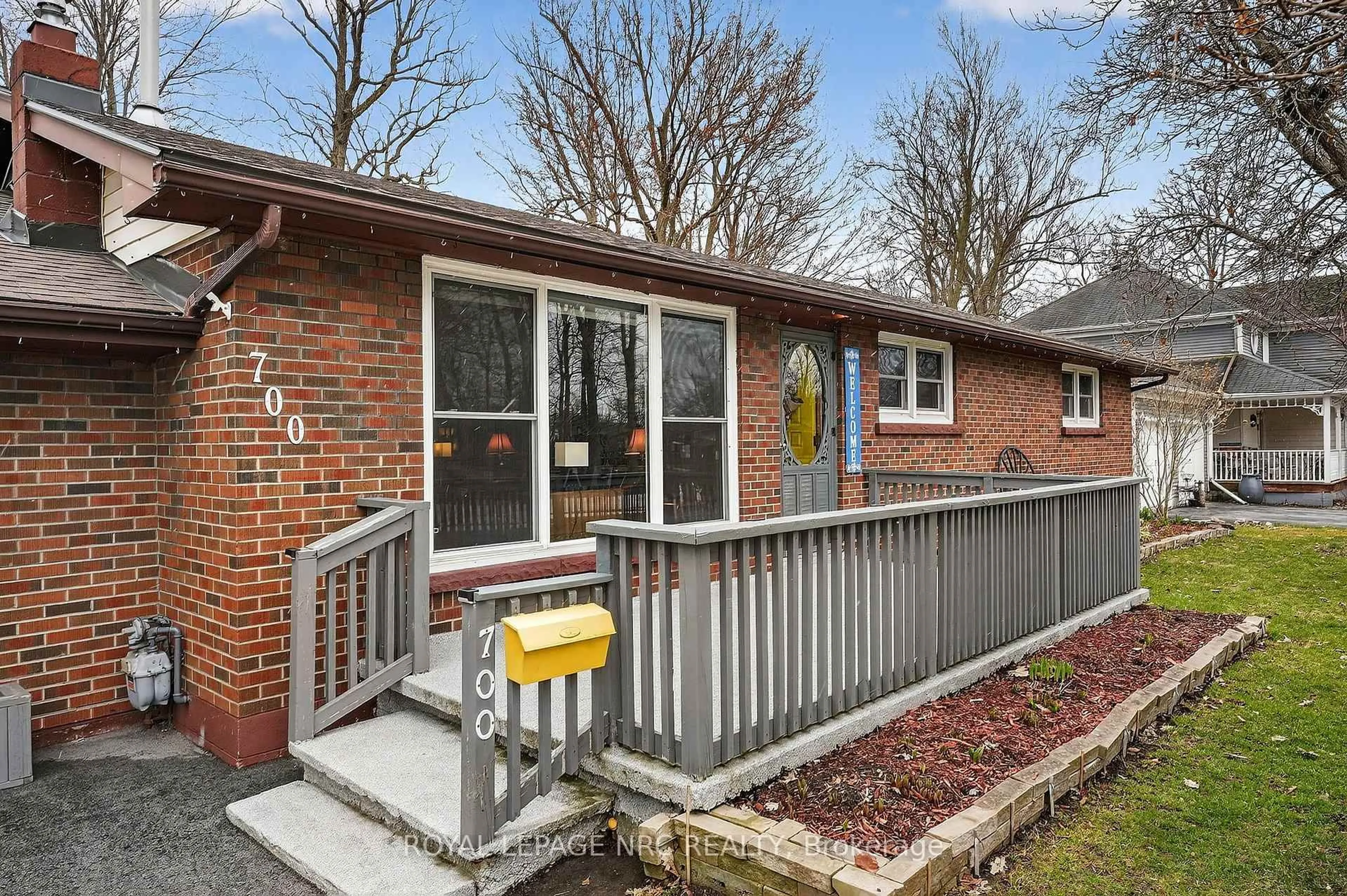 Home with brick exterior material, street for 700 Lakeside Rd, Fort Erie Ontario L2A 4Y5