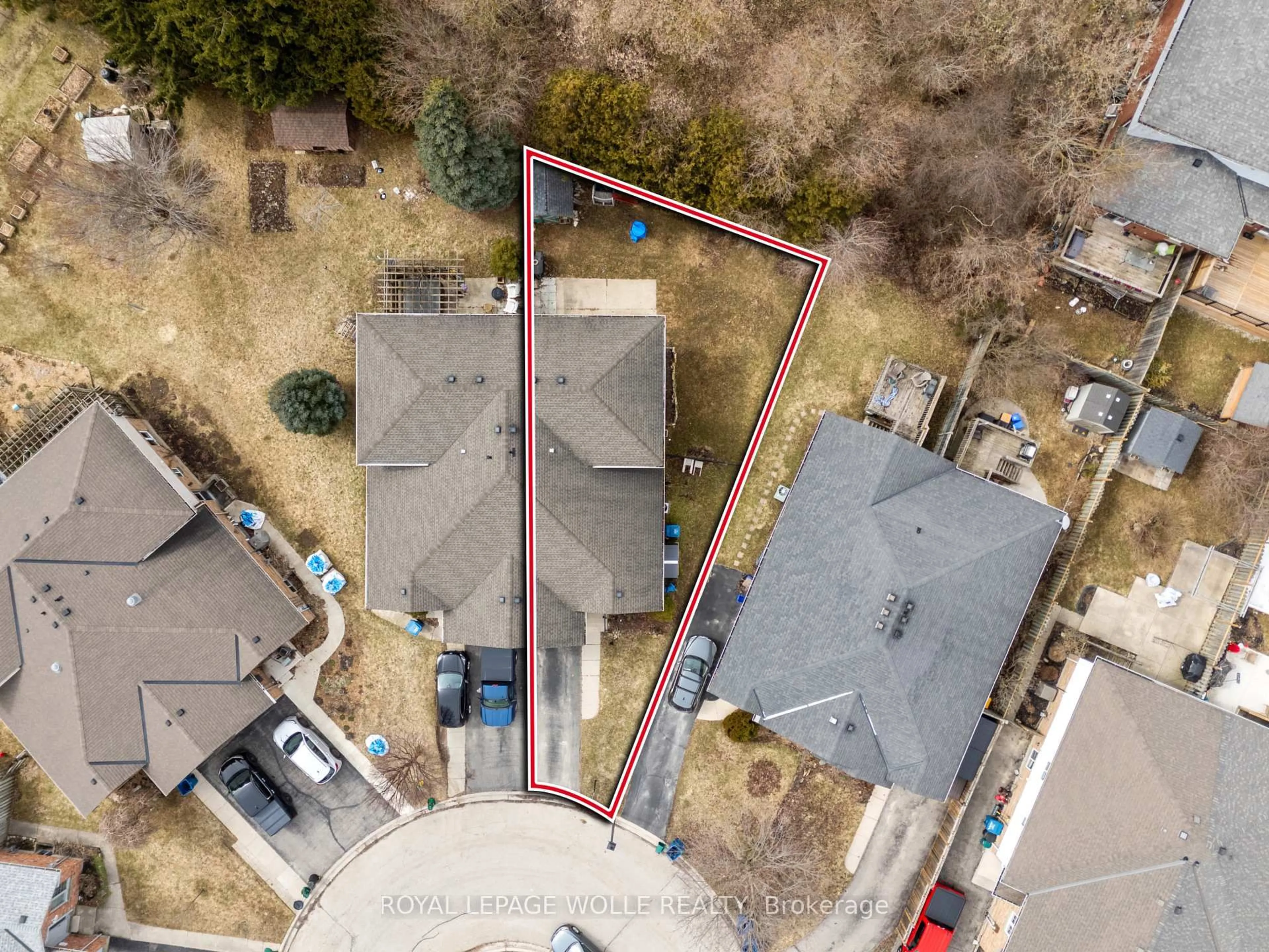 A pic from outside/outdoor area/front of a property/back of a property/a pic from drone, street for 28 Gemmell Crt, Stratford Ontario N5A 7W9