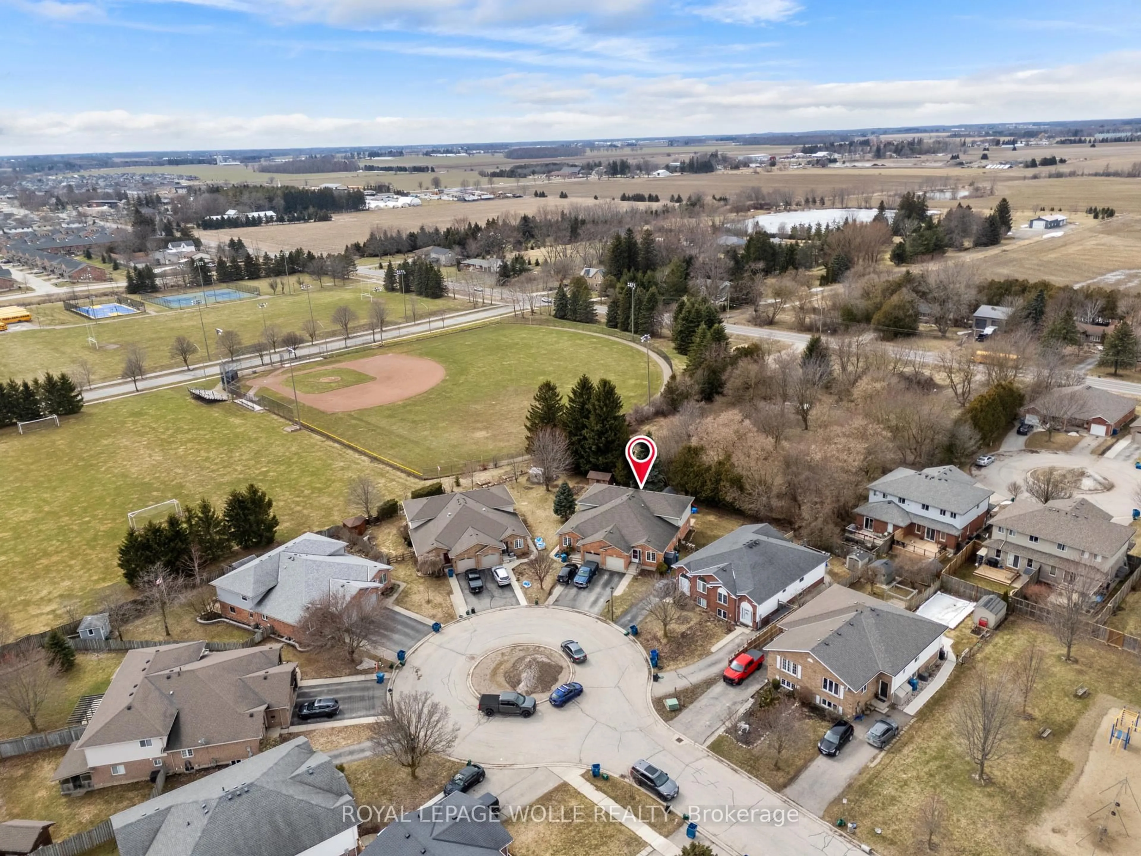 A pic from outside/outdoor area/front of a property/back of a property/a pic from drone, mountain view for 28 Gemmell Crt, Stratford Ontario N5A 7W9