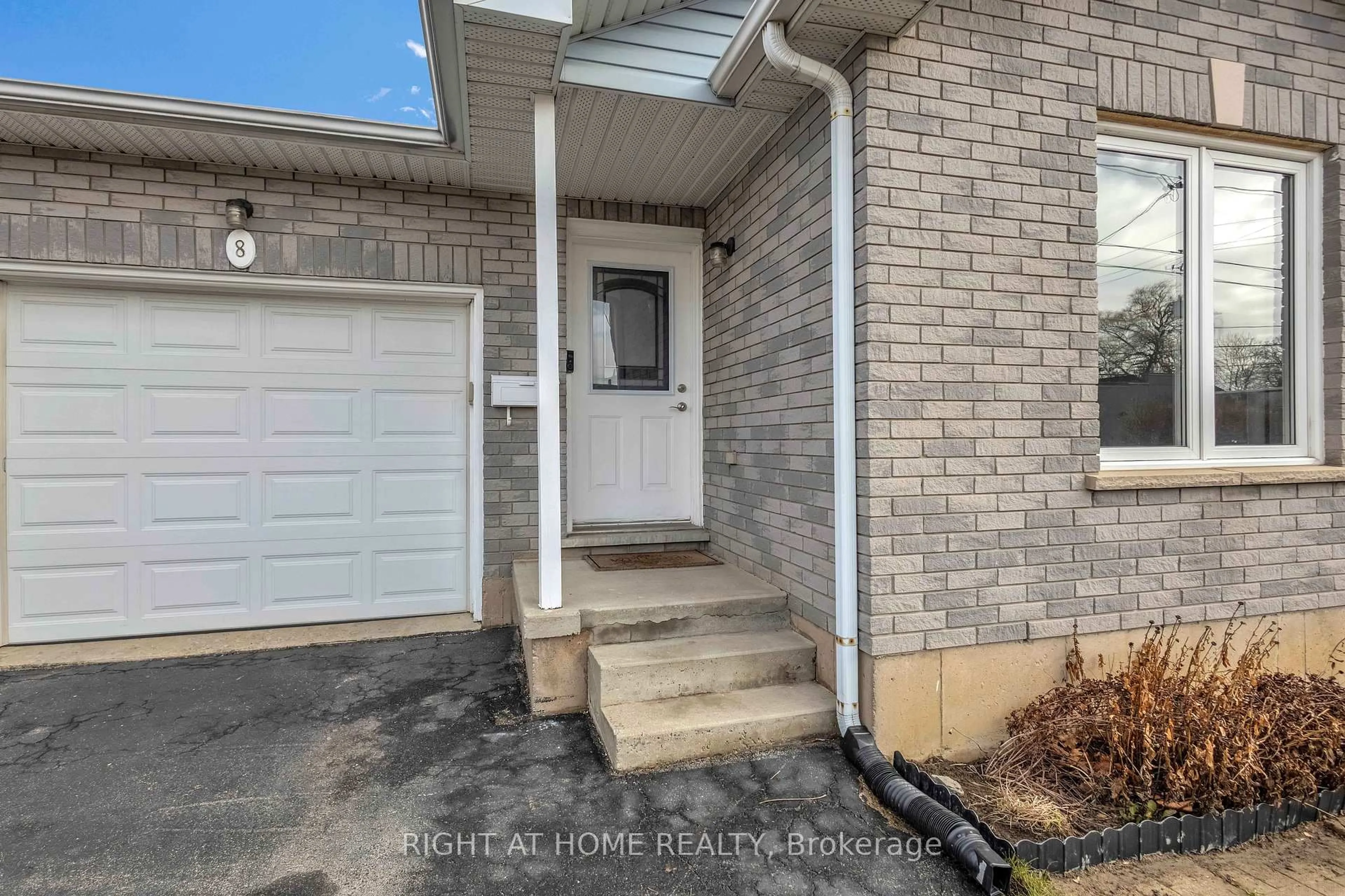 Unknown for 8 Brantdale Ave, Hamilton Ontario L9C 1B7