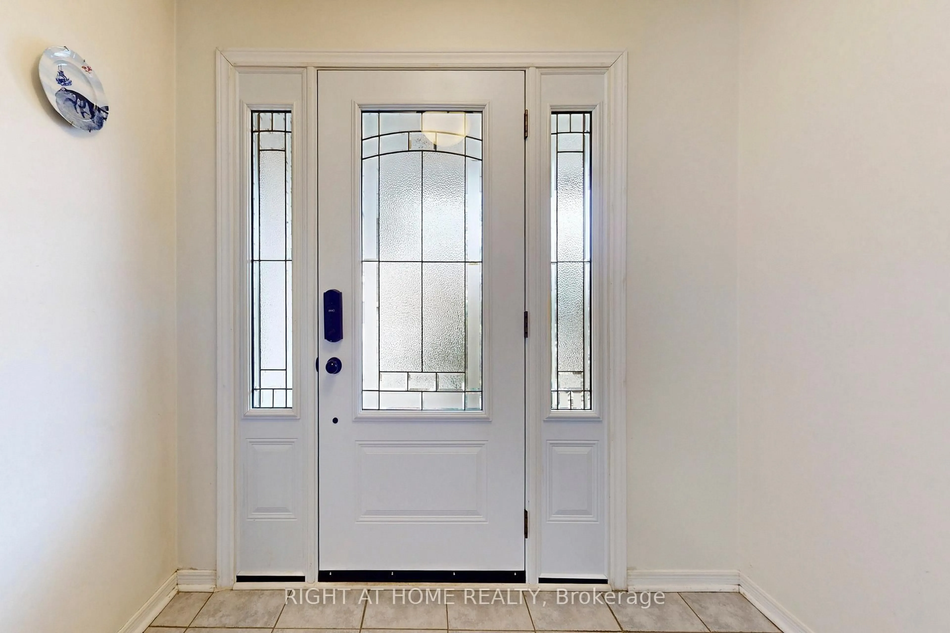 Indoor entryway for 62 Como Pl, Hamilton Ontario L9B 1Y4