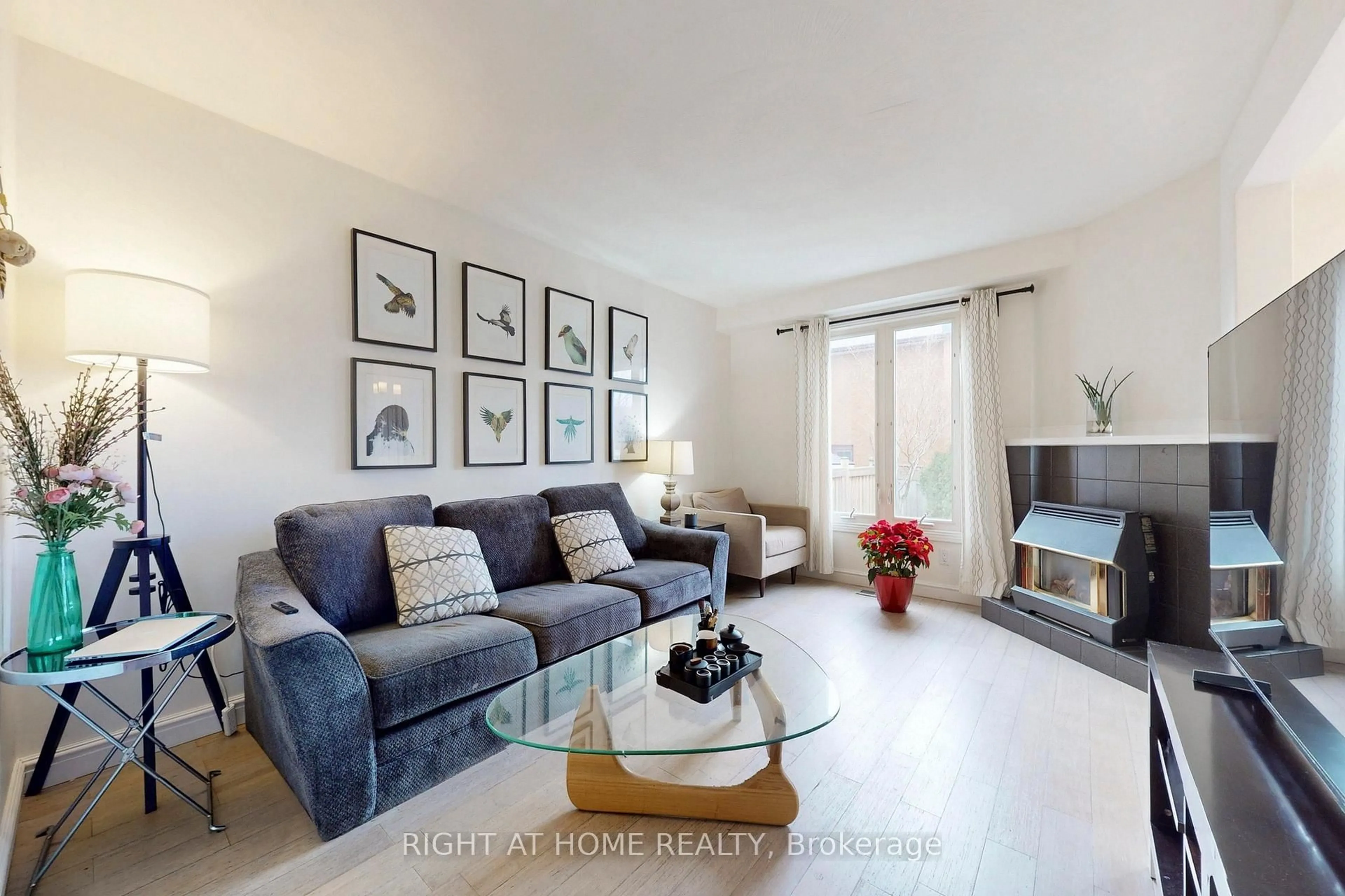 Living room with furniture, unknown for 62 Como Pl, Hamilton Ontario L9B 1Y4