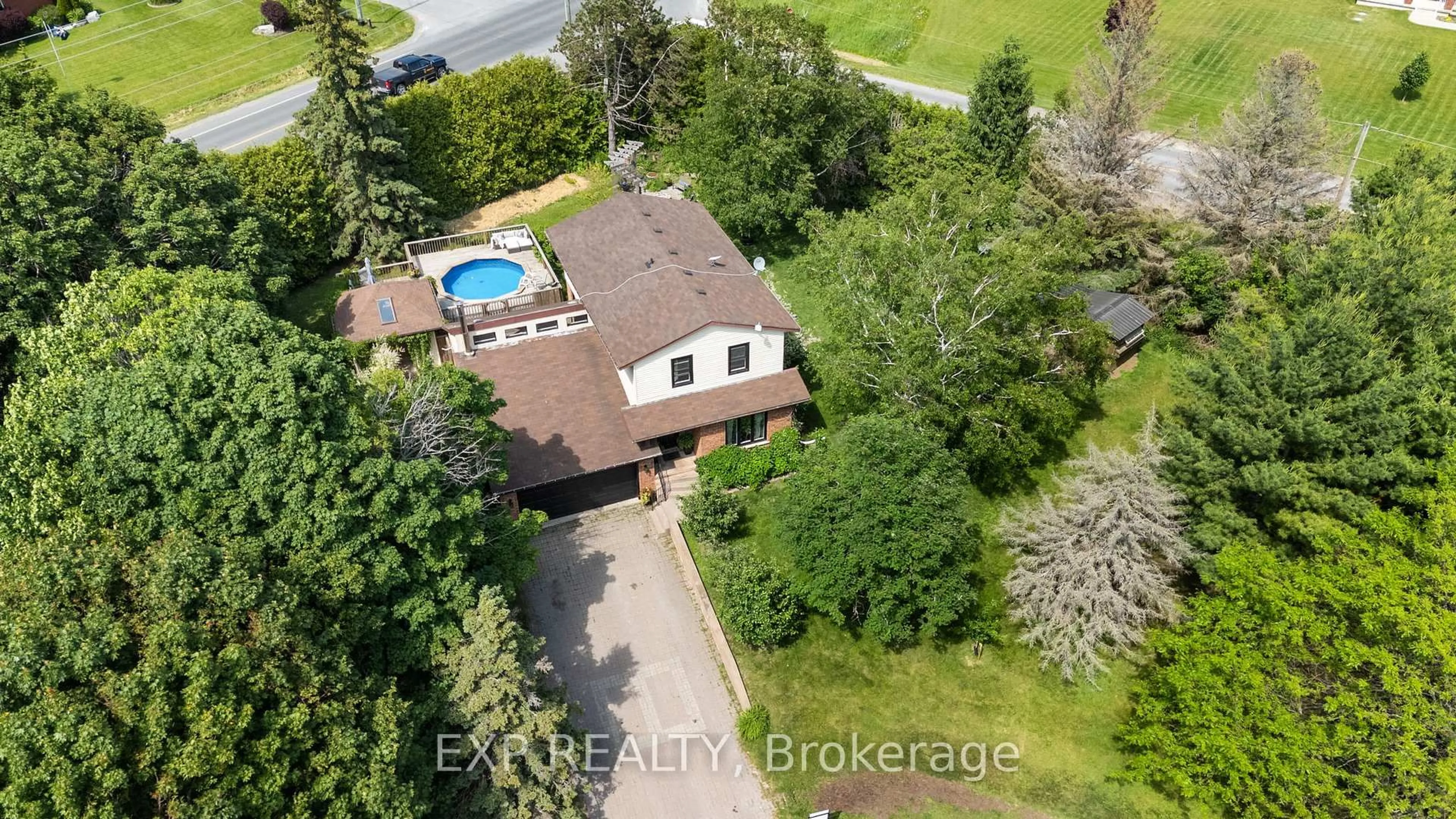 A pic from outside/outdoor area/front of a property/back of a property/a pic from drone, street for 2795 Dalewood Crt, Hamilton Township Ontario K9A 0V8