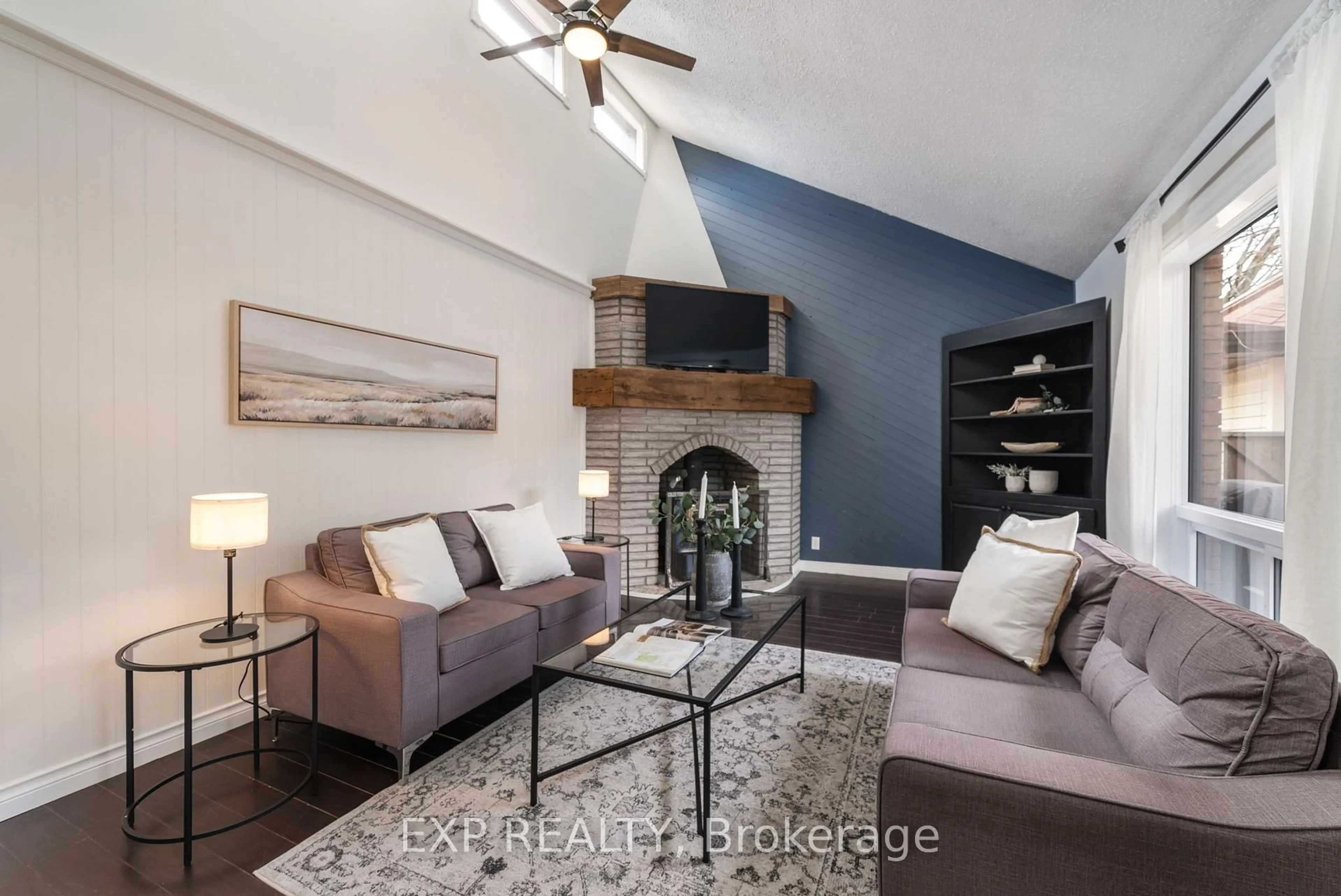 Living room with furniture, unknown for 2795 Dalewood Crt, Hamilton Township Ontario K9A 0V8