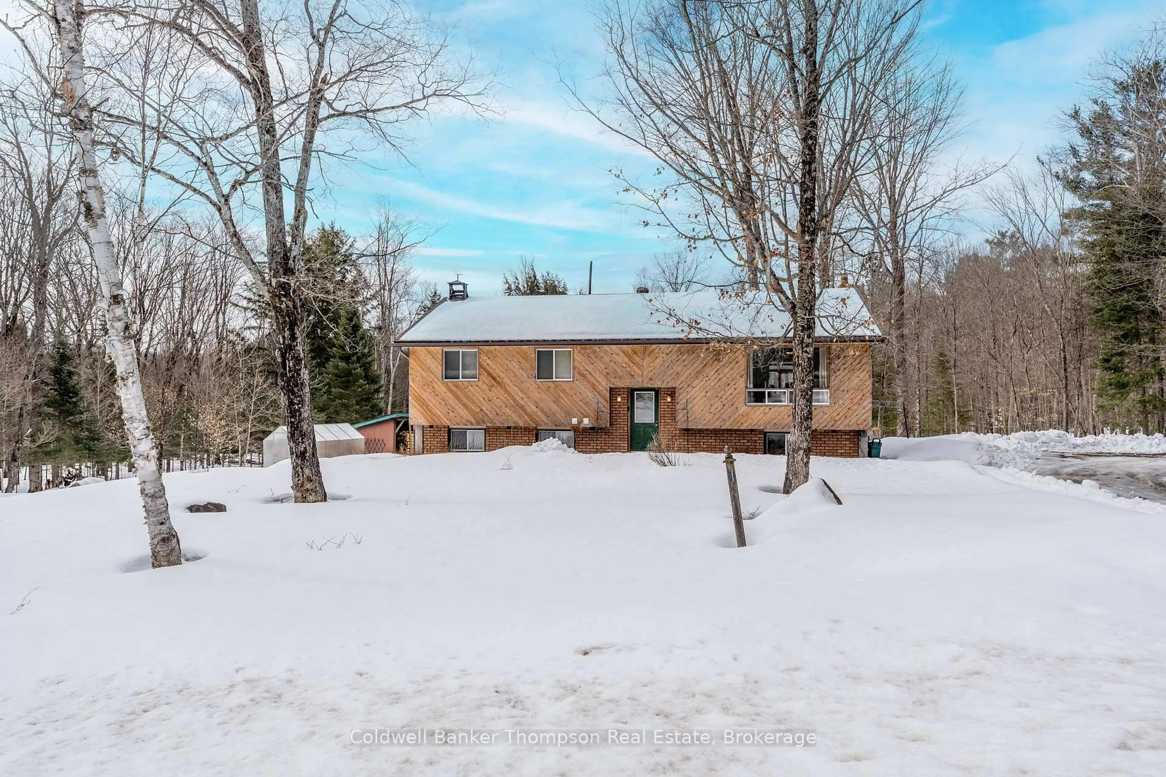 A pic from outside/outdoor area/front of a property/back of a property/a pic from drone, unknown for 1357 Ravenscliffe Rd, Huntsville Ontario P1H 2N5