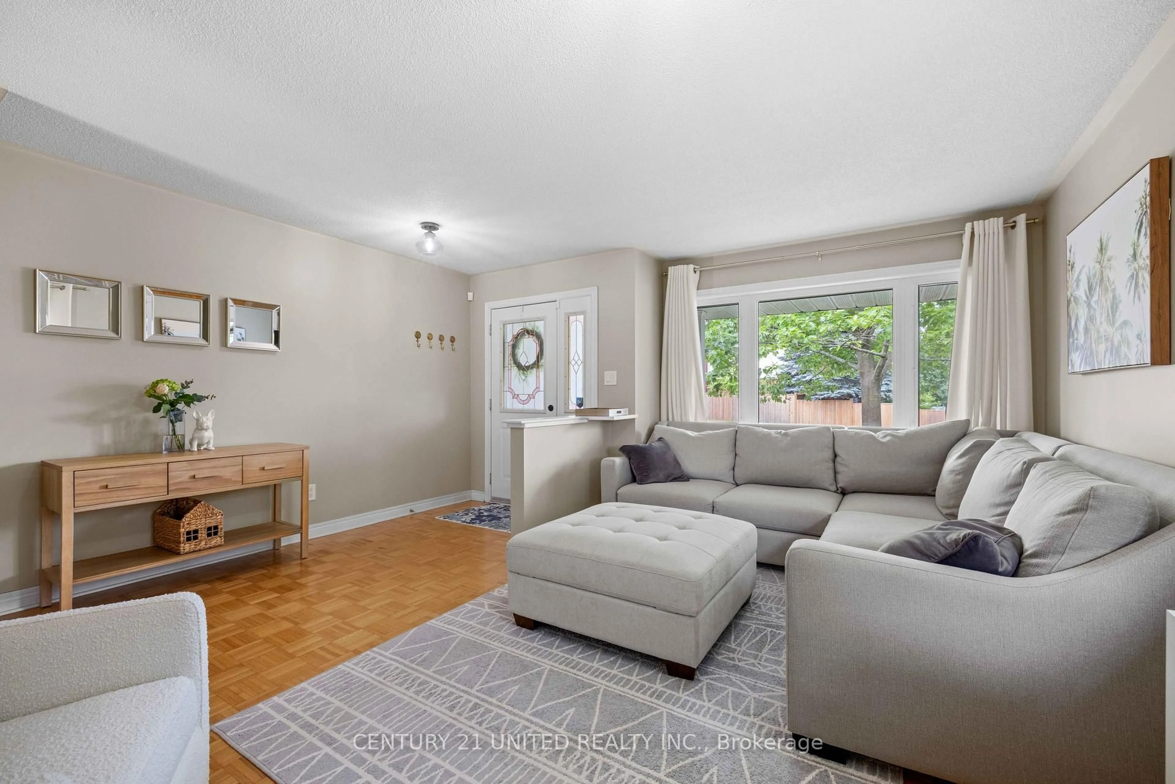 Living room with furniture, unknown for 487 Fortye Dr, Peterborough West Ontario K9K 2H1