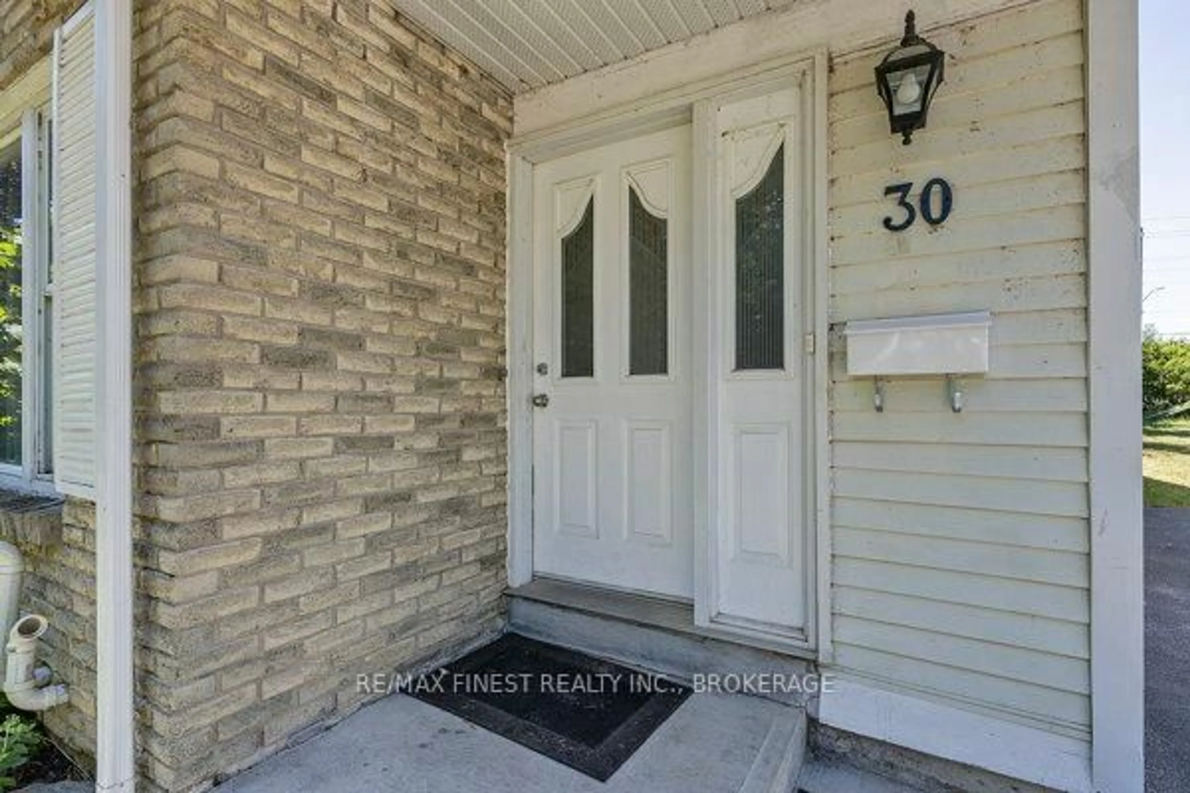 Indoor entryway for 30 Woodstone Cres, Kingston Ontario K7M 6K9