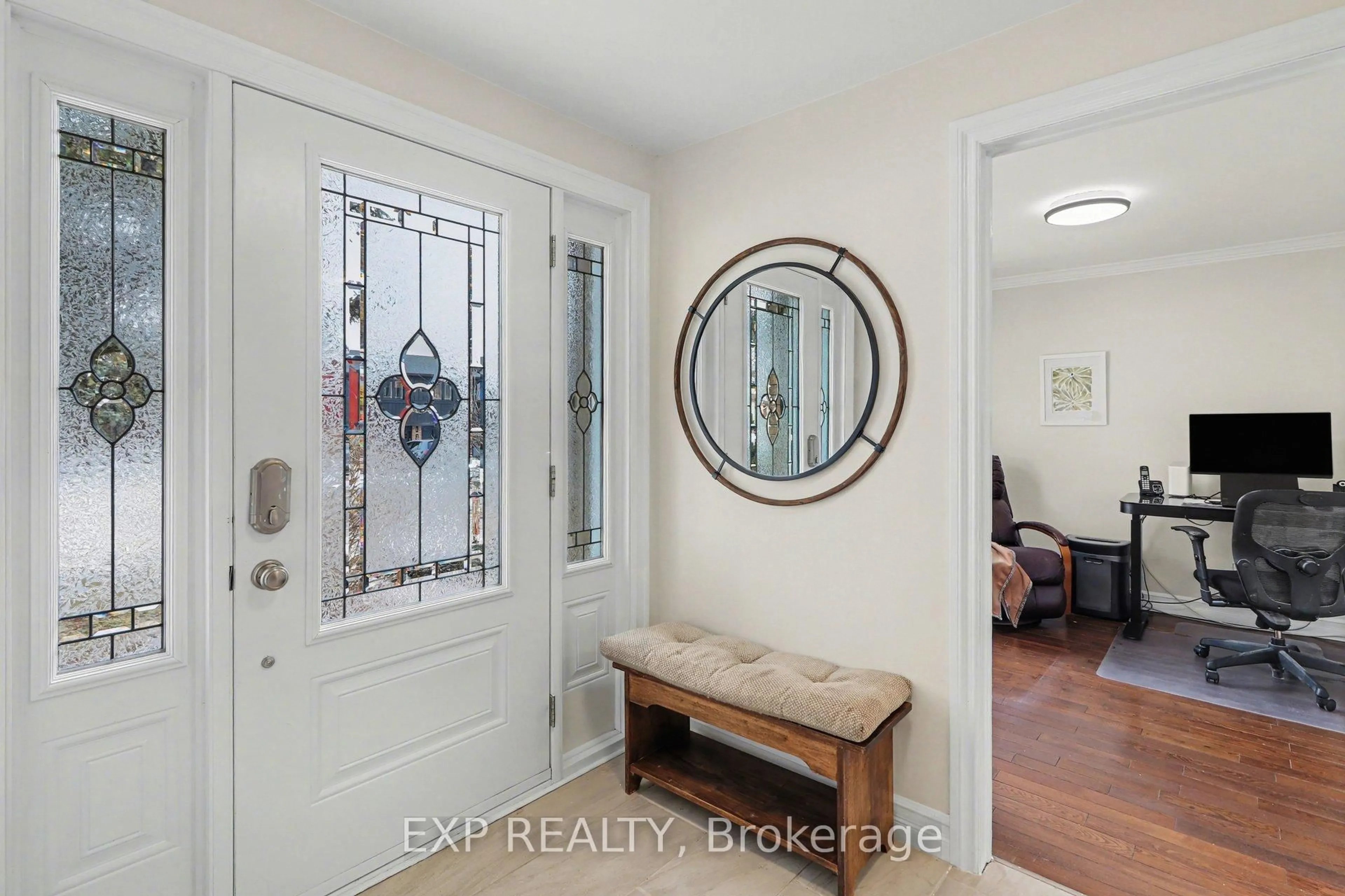 Indoor entryway for 1528 Missyabit Dr, Ottawa Ontario K1E 2M6