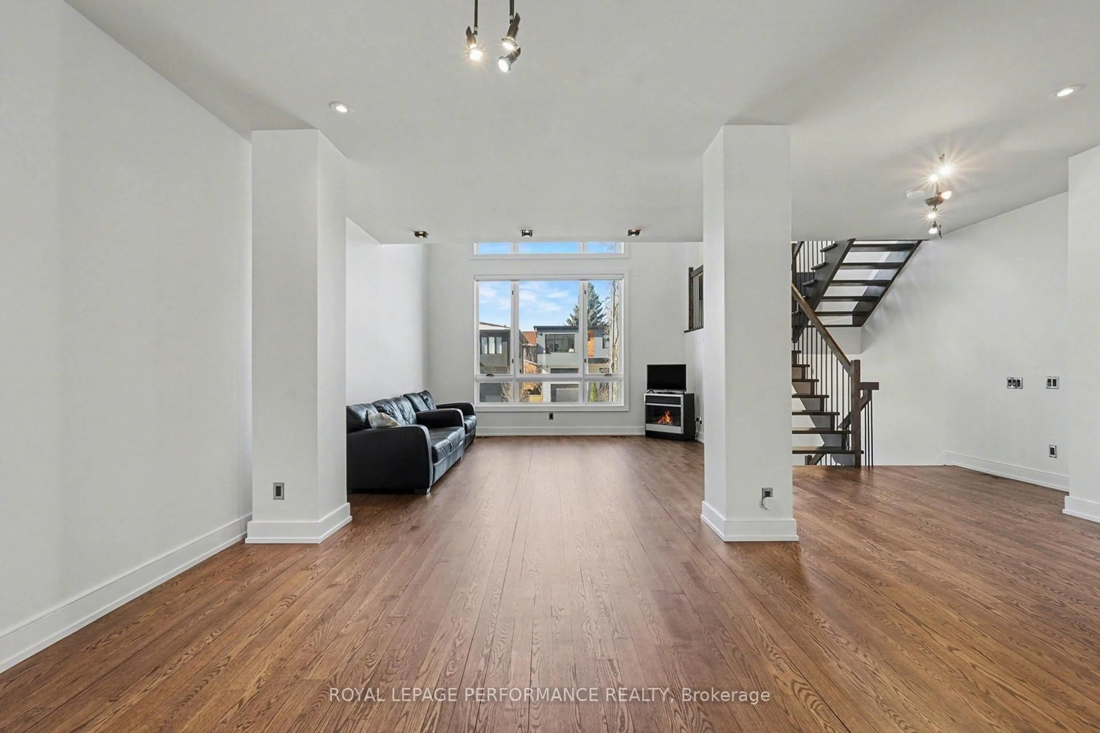 Unknown for 805 Kingsmere Ave, Ottawa Ontario K2A 3J8