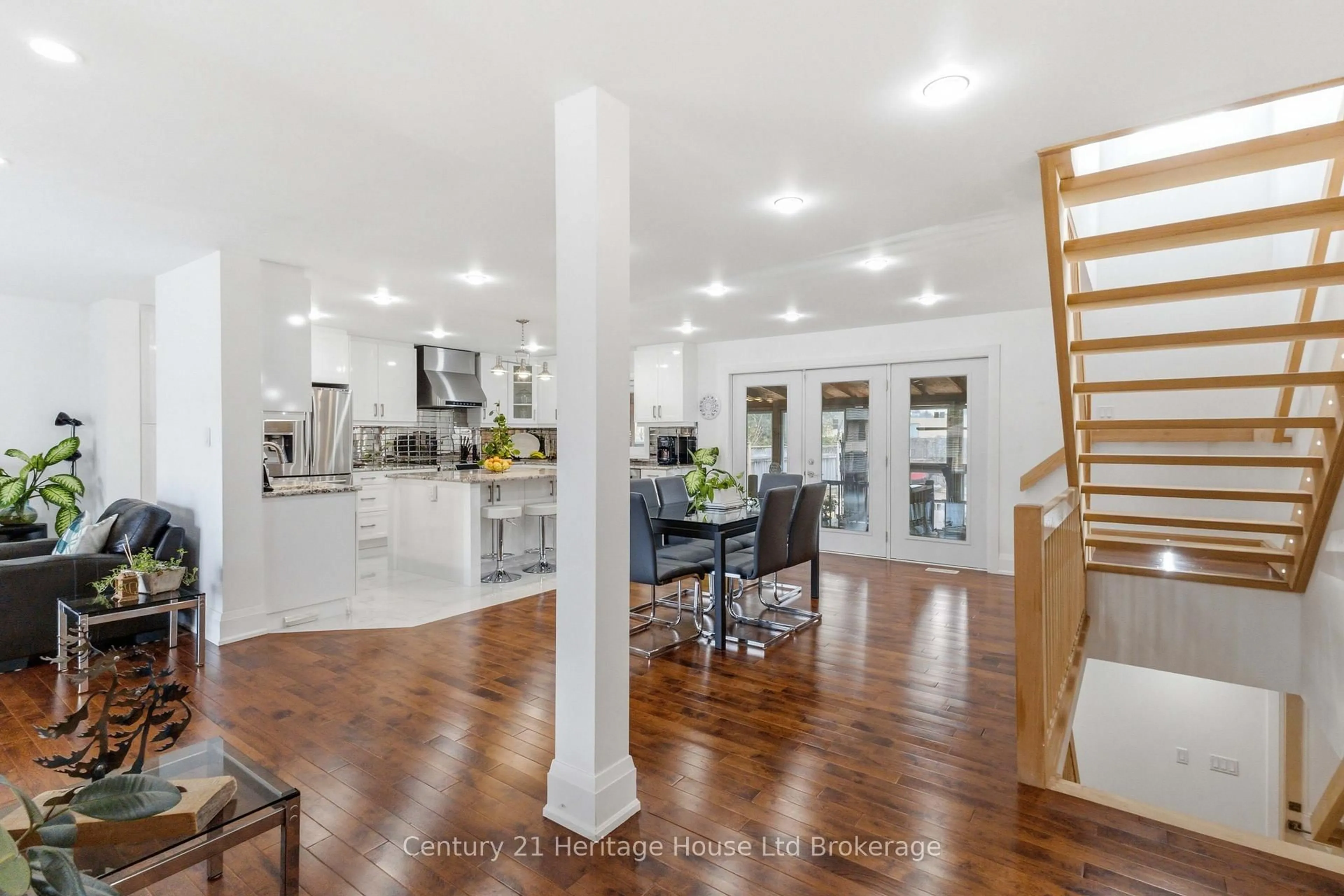 Open concept kitchen, unknown for 61 Applewood Cres, London South Ontario N6J 3R1