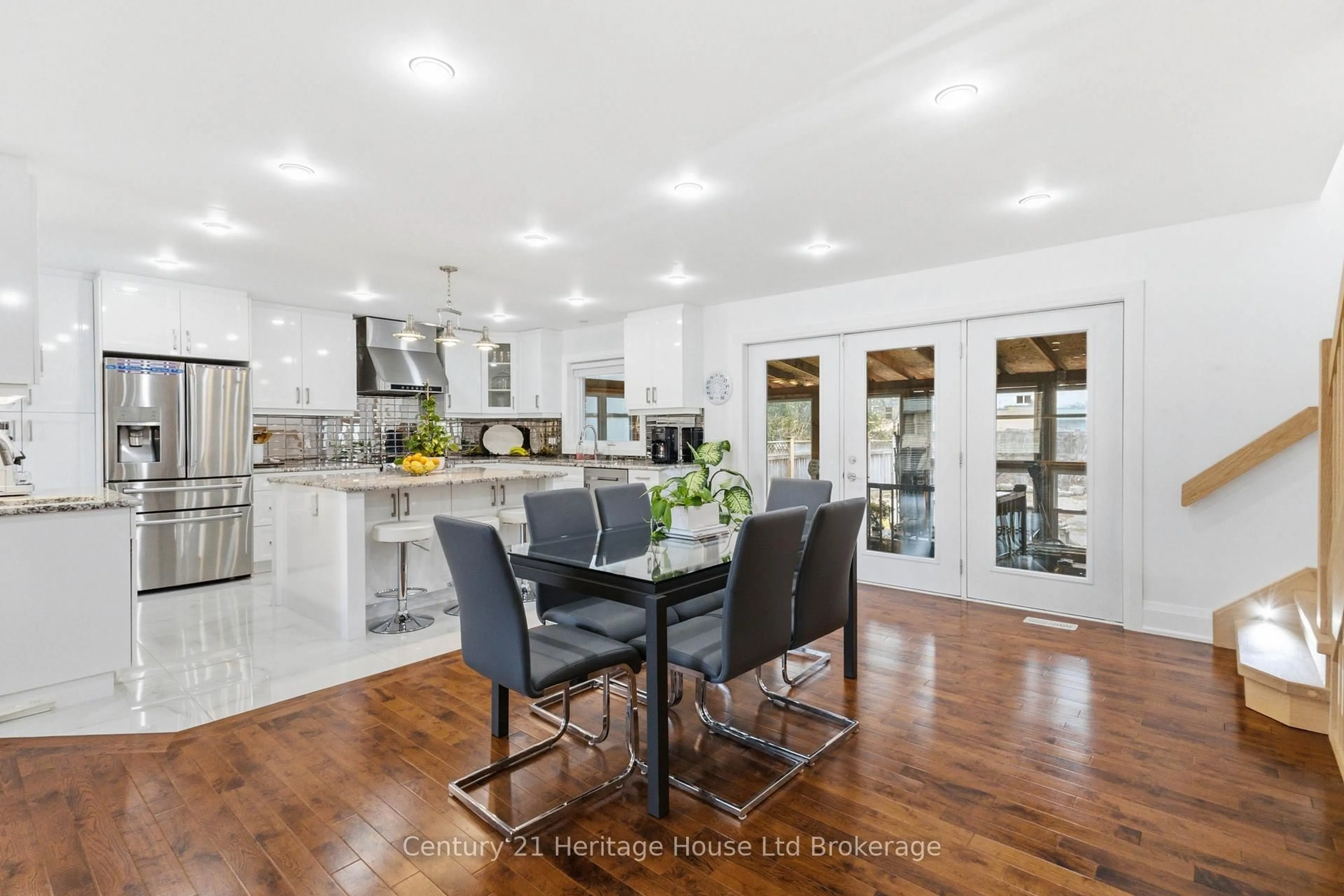 Open concept kitchen, ceramic/tile floor for 61 Applewood Cres, London South Ontario N6J 3R1