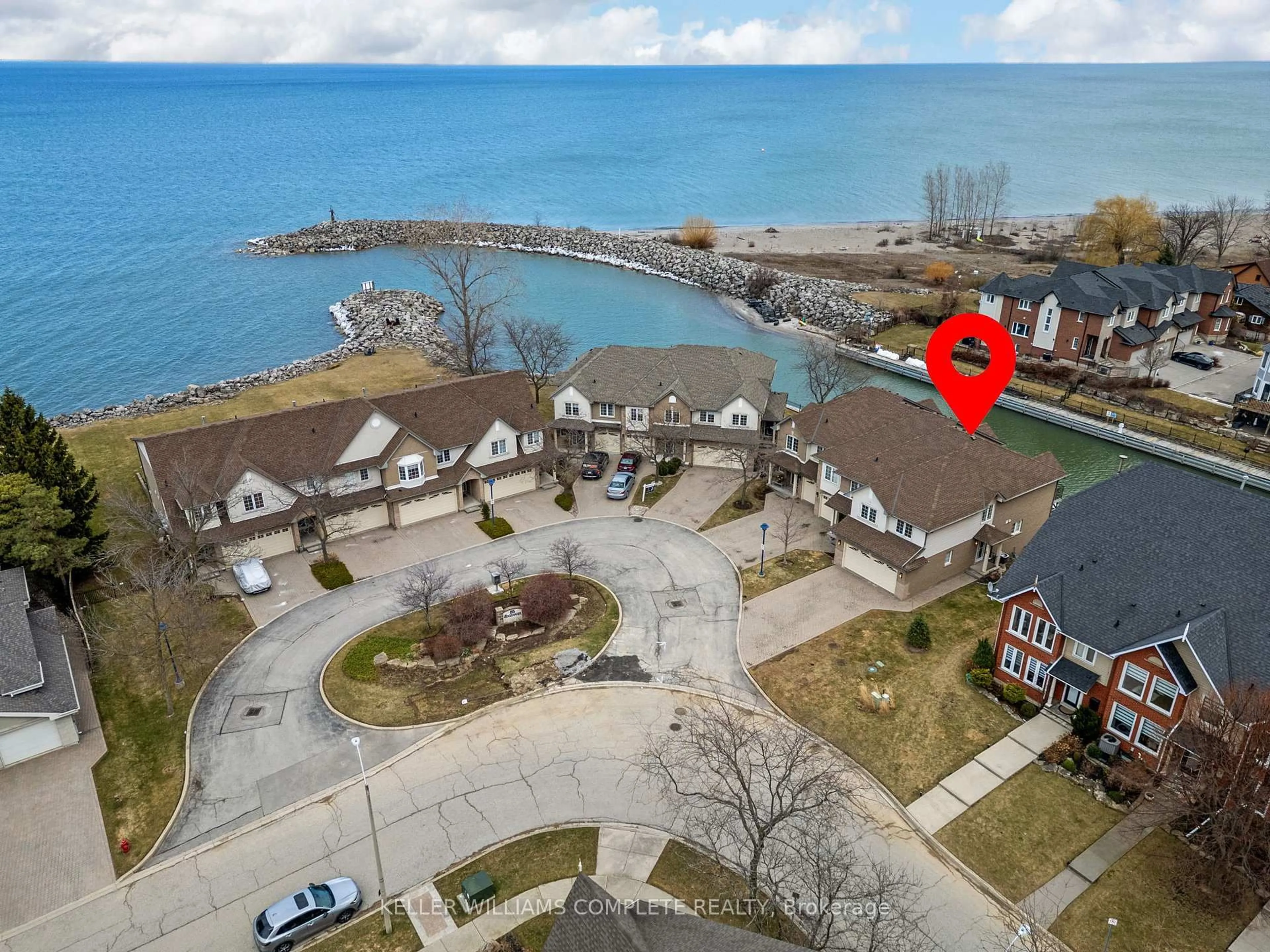 A pic from outside/outdoor area/front of a property/back of a property/a pic from drone, water/lake/river/ocean view for 85 Edgewater Dr #10, Hamilton Ontario L8E 4Z2