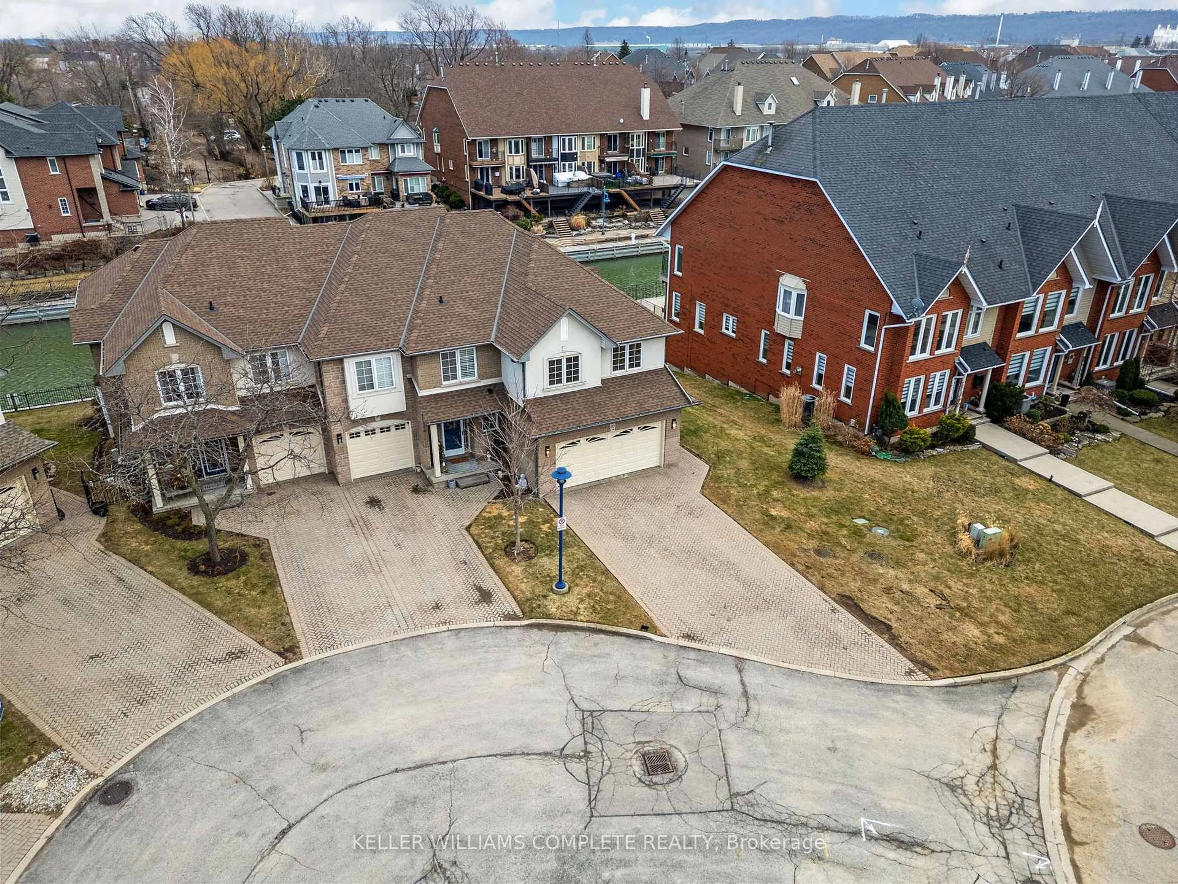 A pic from outside/outdoor area/front of a property/back of a property/a pic from drone, street for 85 Edgewater Dr #10, Hamilton Ontario L8E 4Z2