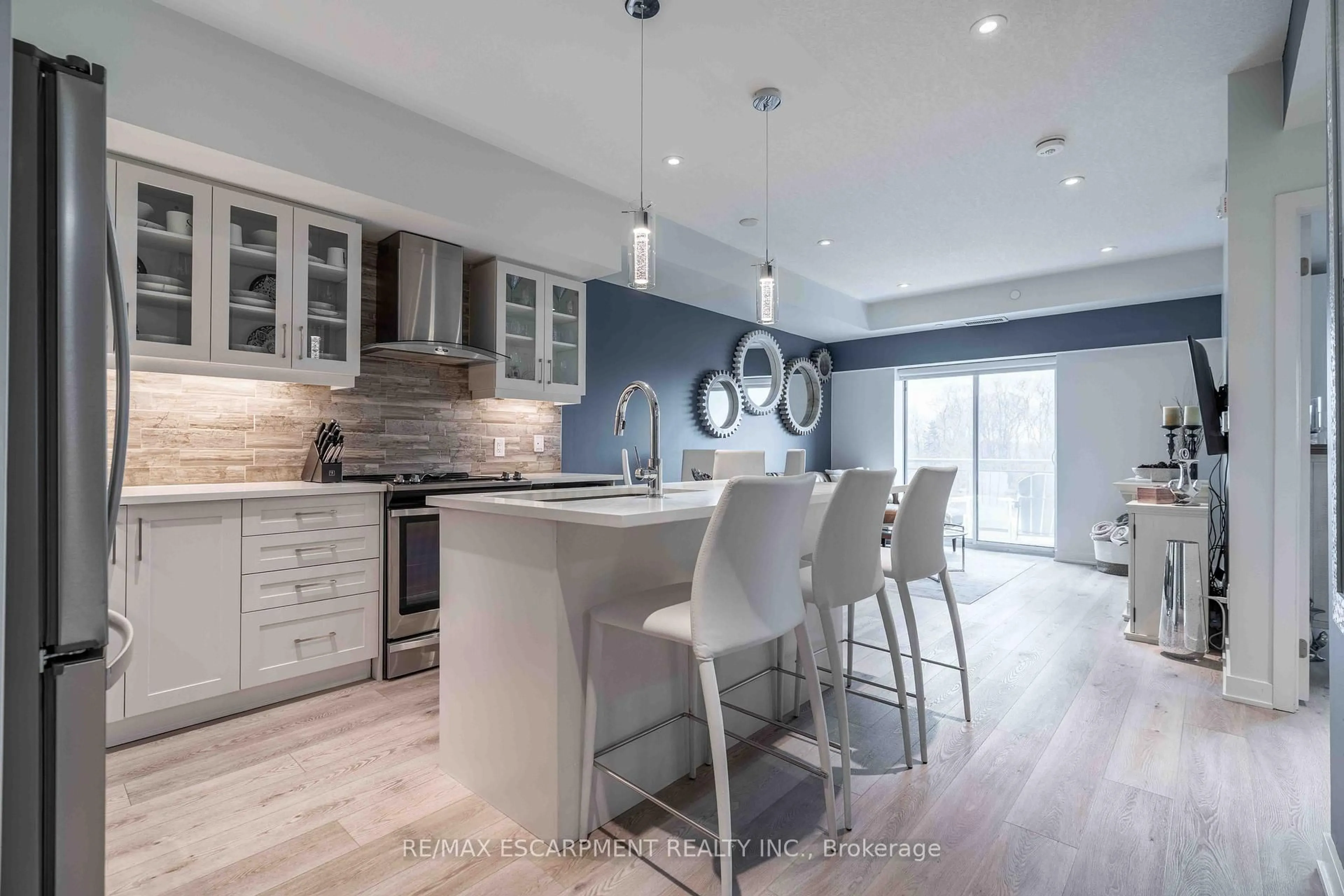 Open concept kitchen, unknown for 16 Markle Cres #504, Hamilton Ontario L9G 0H4