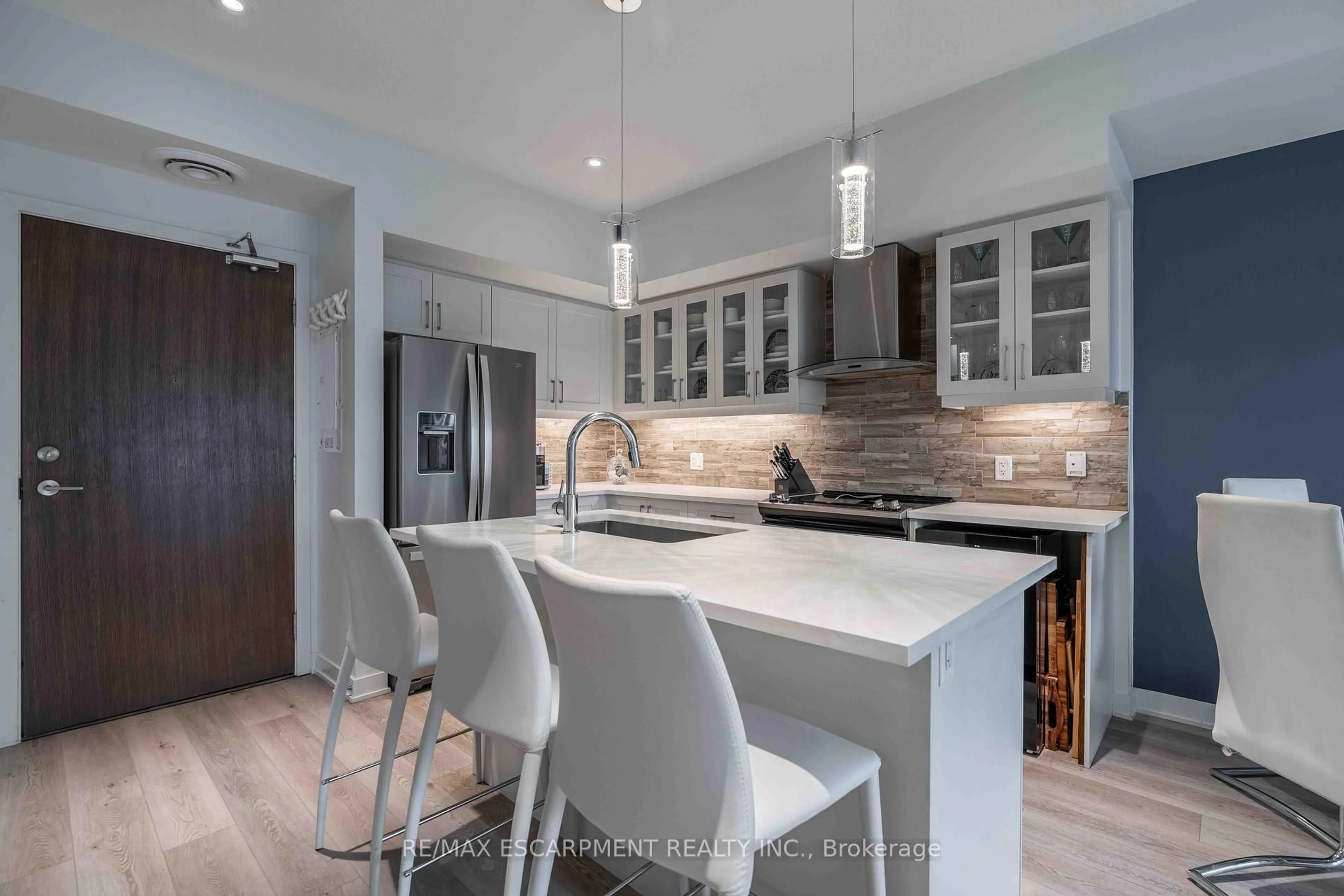 Contemporary kitchen, ceramic/tile floor for 16 Markle Cres #504, Hamilton Ontario L9G 0H4