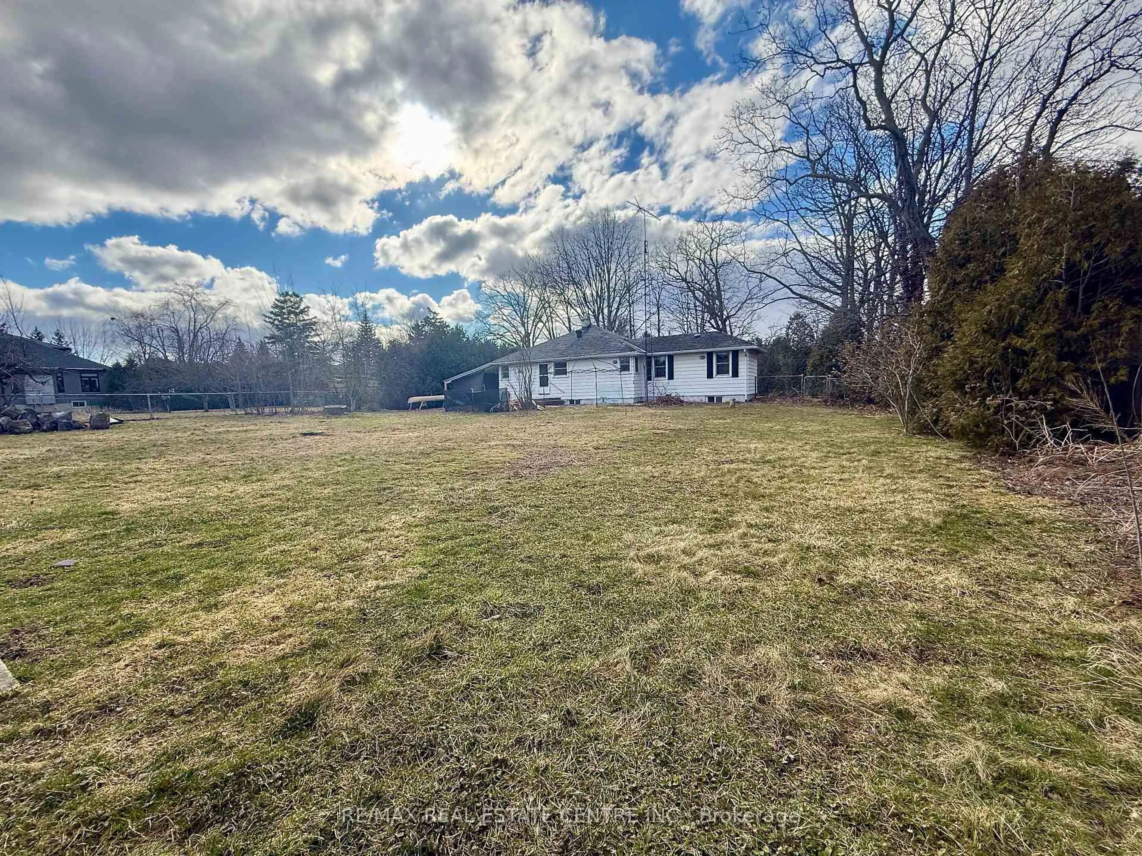 A pic from outside/outdoor area/front of a property/back of a property/a pic from drone, unknown for 879 West 5th St, Hamilton Ontario L9C 5R4