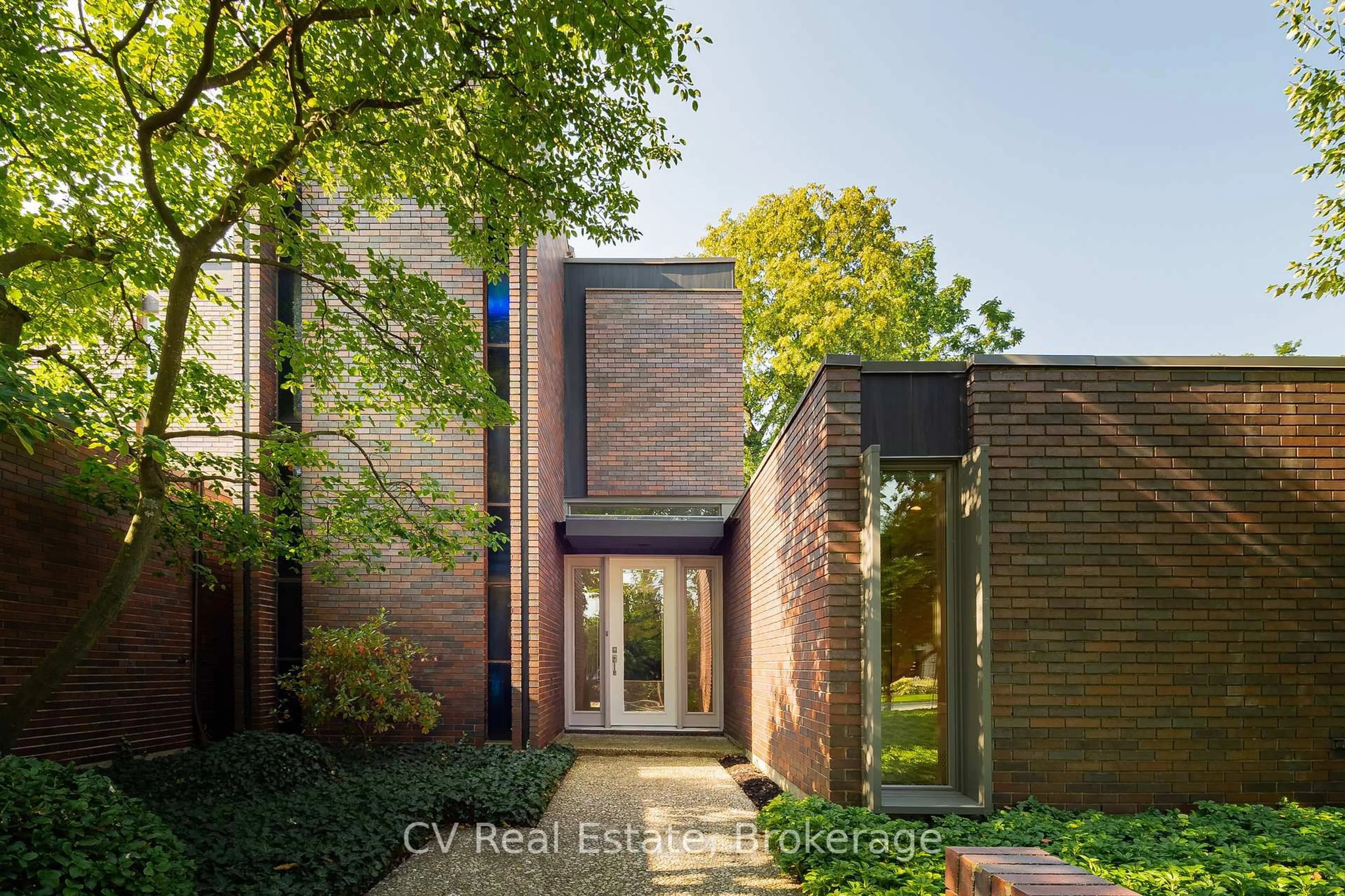 Home with brick exterior material, unknown for 31 Auchmar Rd, Hamilton Ontario L9C 1C6