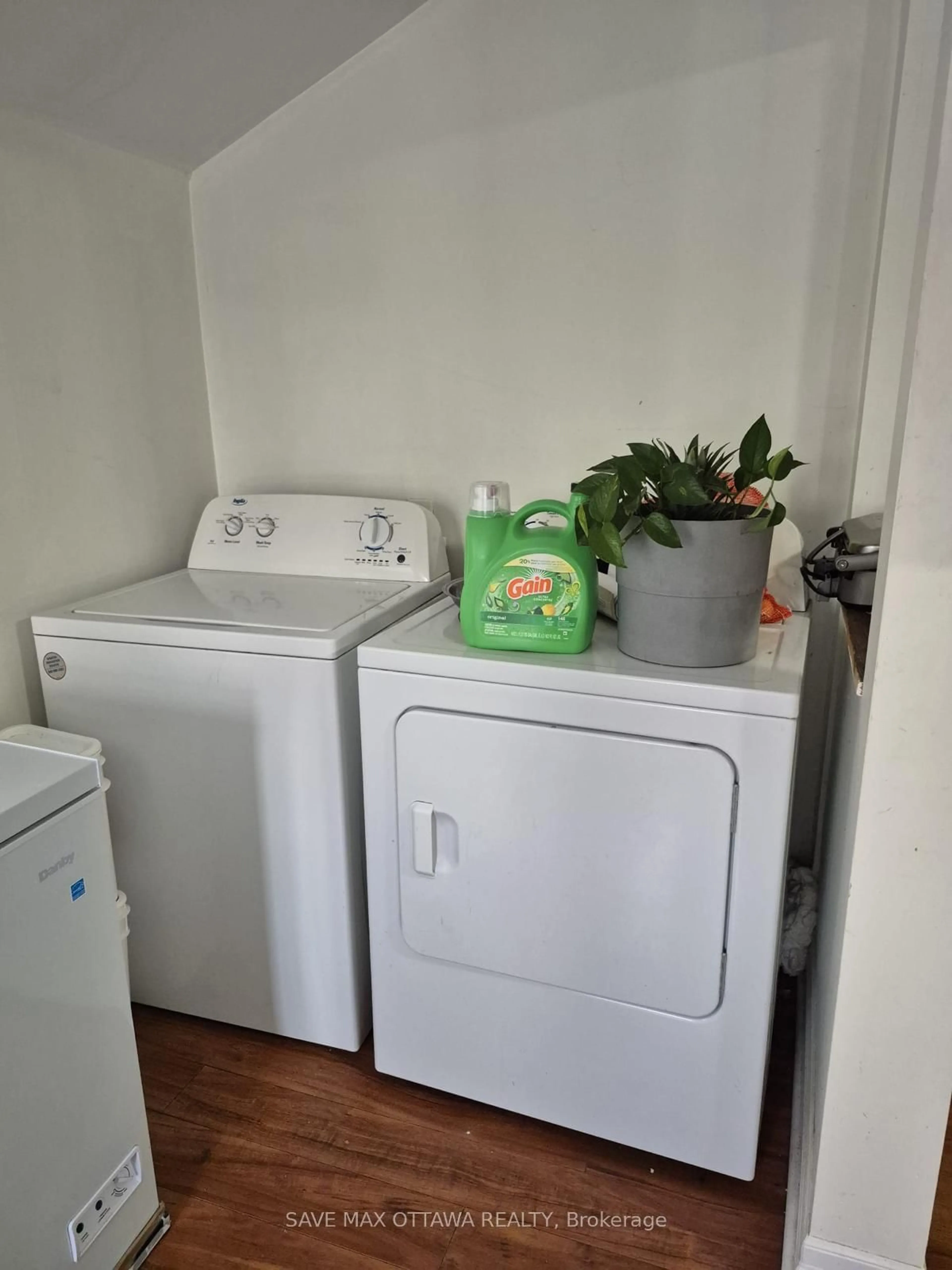 Laundry room for 5358 Bank St, Ottawa Ontario K1X 1H1