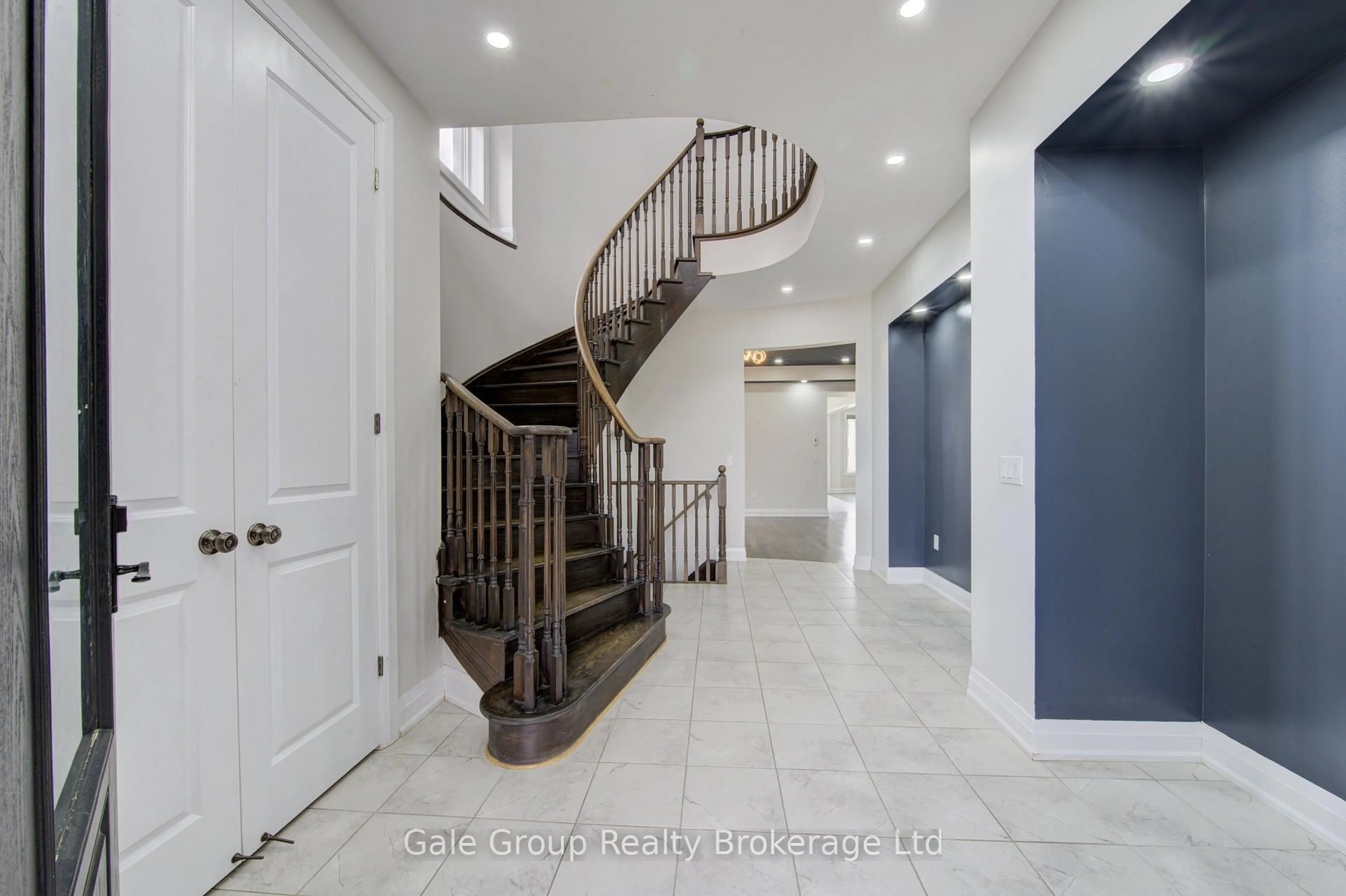 Indoor entryway for 125 Prince Charles Cres, Woodstock Ontario N4T 0N1