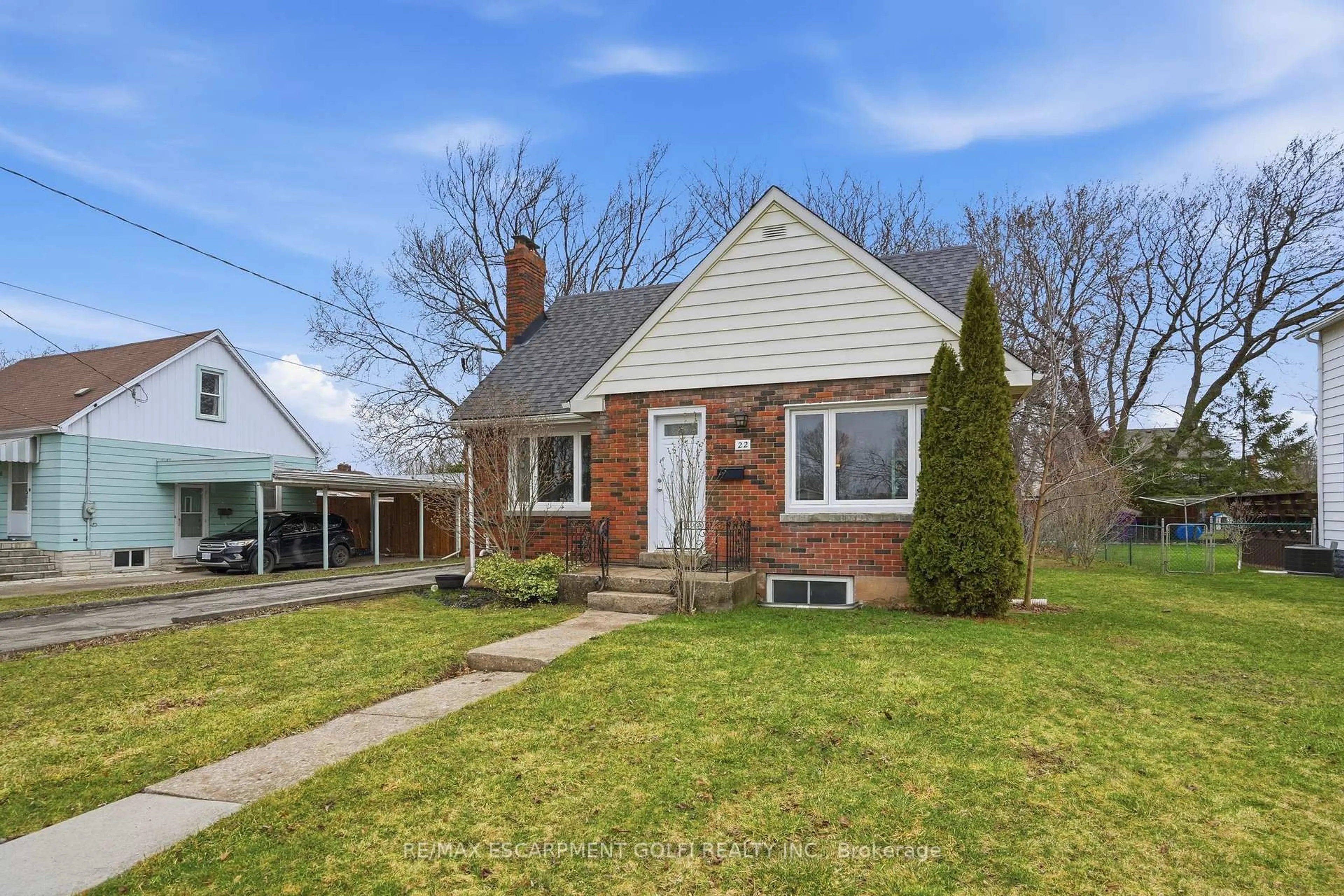 Home with brick exterior material, street for 22 Greenwood Ave, Welland Ontario L3C 4B2