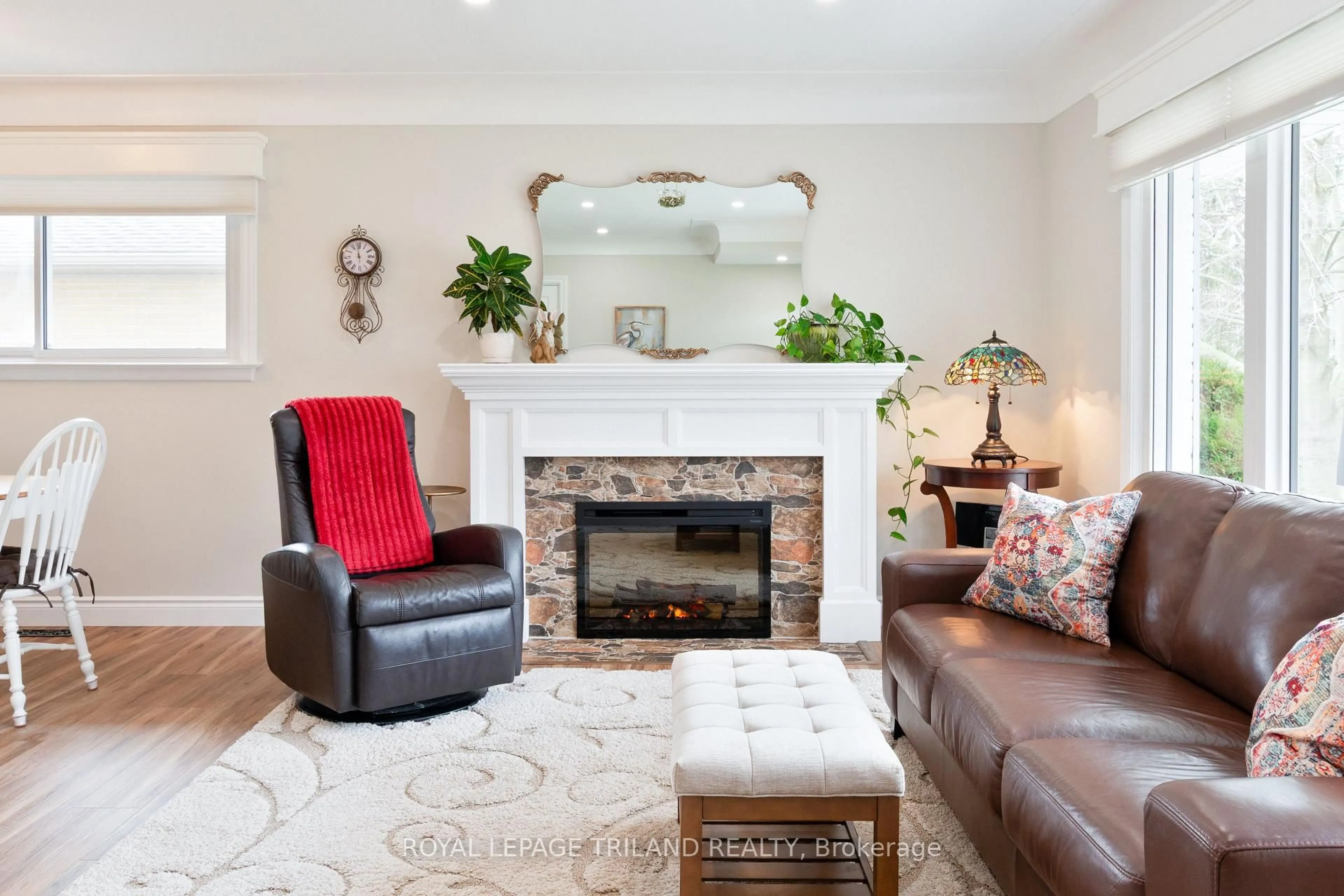 Living room with furniture, unknown for 454 Jellicoe Cres, London South Ontario N6K 2M5