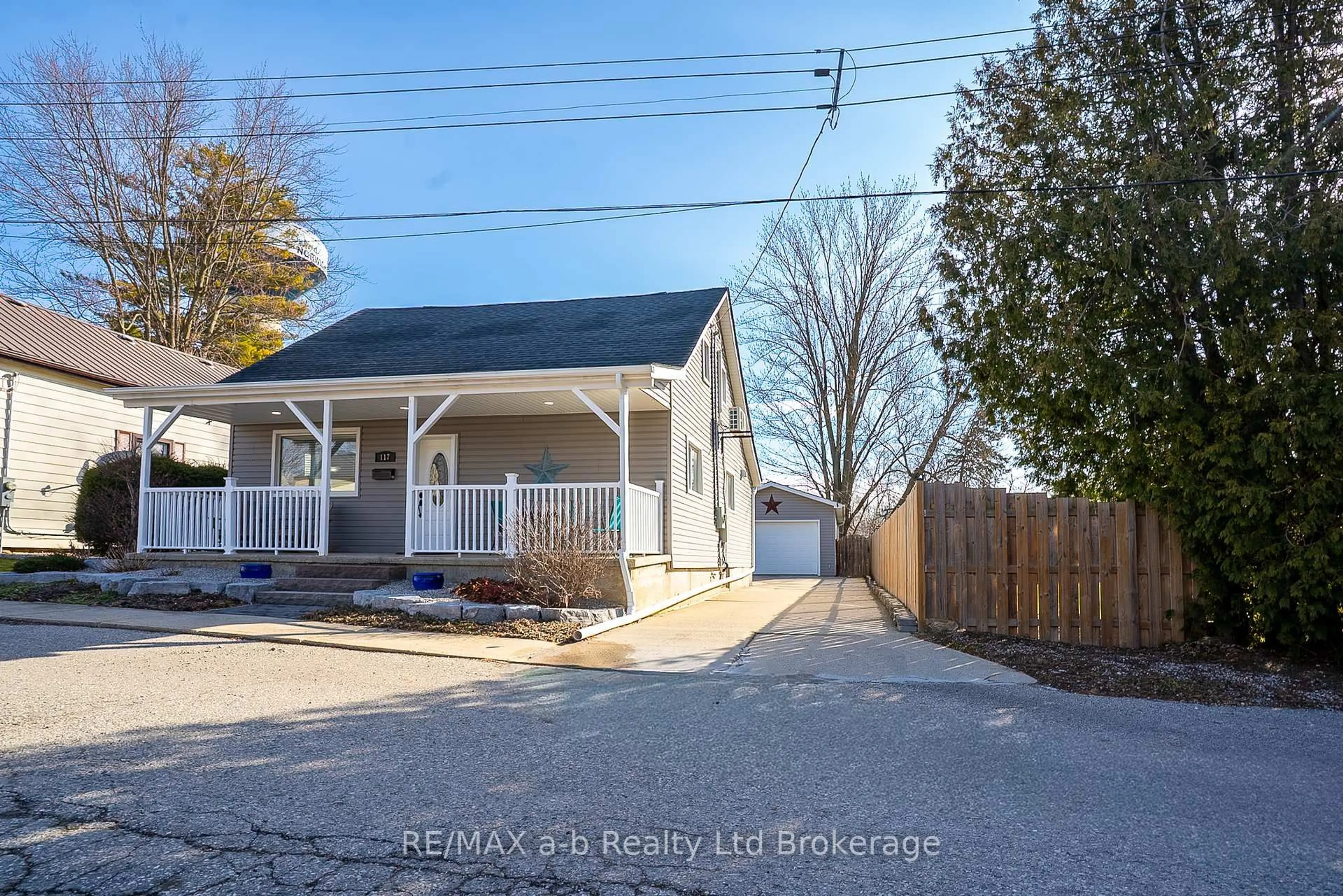 A pic from outside/outdoor area/front of a property/back of a property/a pic from drone, street for 117 Church St, Norwich Ontario N0J 1P0