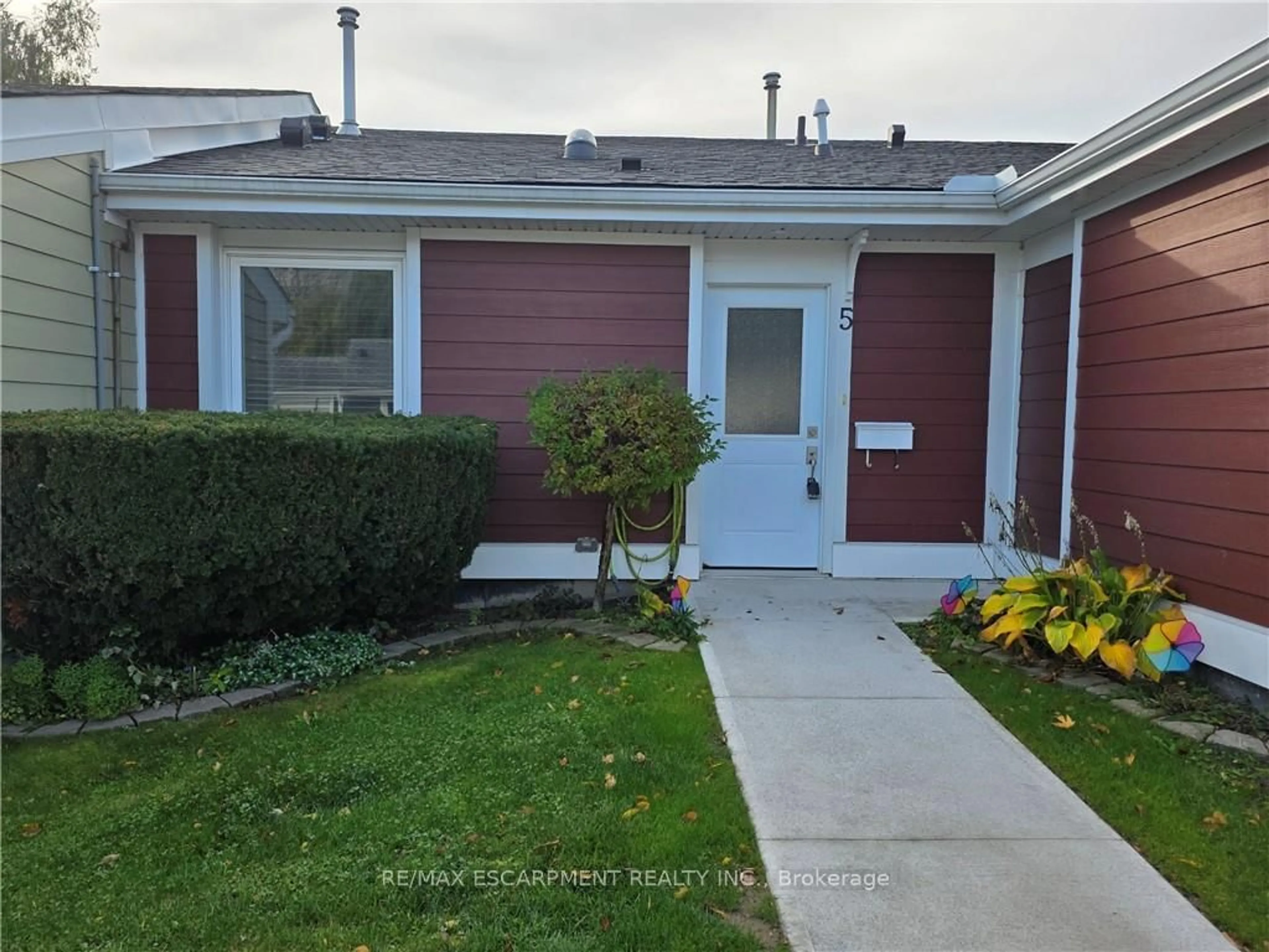 Unknown for 5 Jaczenko Terr, Hamilton Ontario L9B 1T8